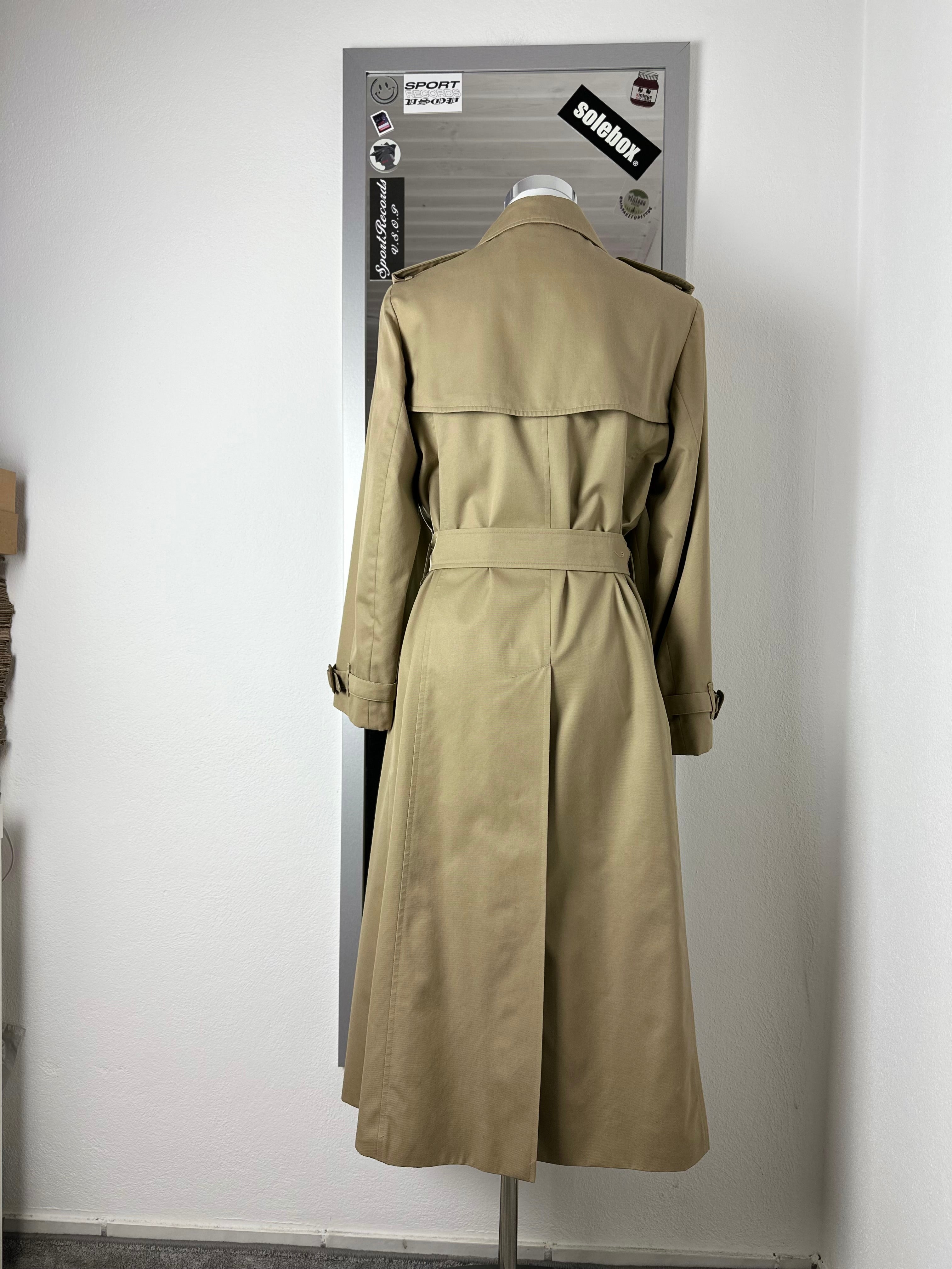 Burberrys Trenchcoat (10/S)