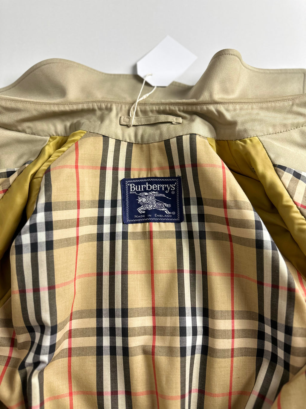 Burberrys Trenchcoat (10/S)