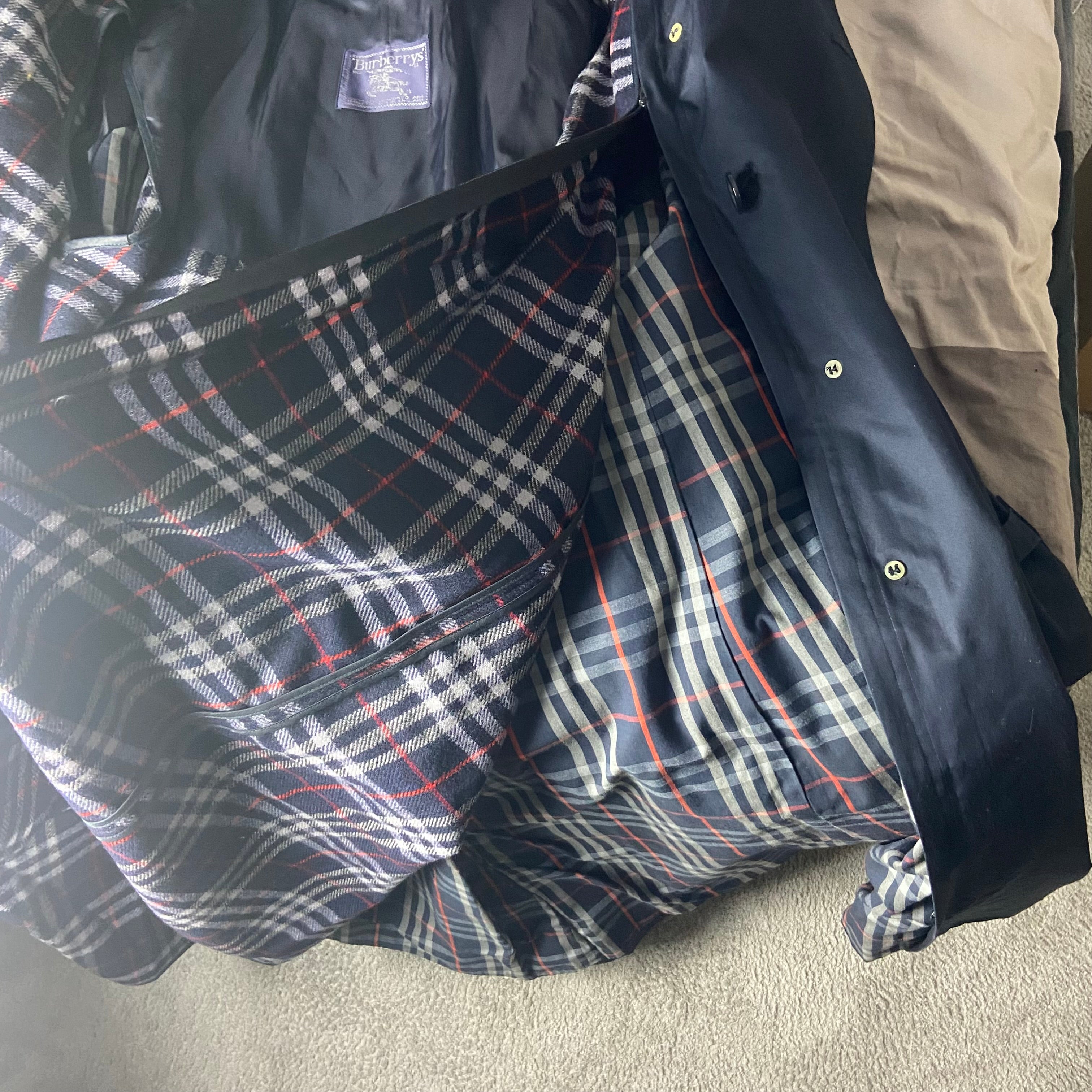 Burberry Trenchcoat Size 50/L with Inlet