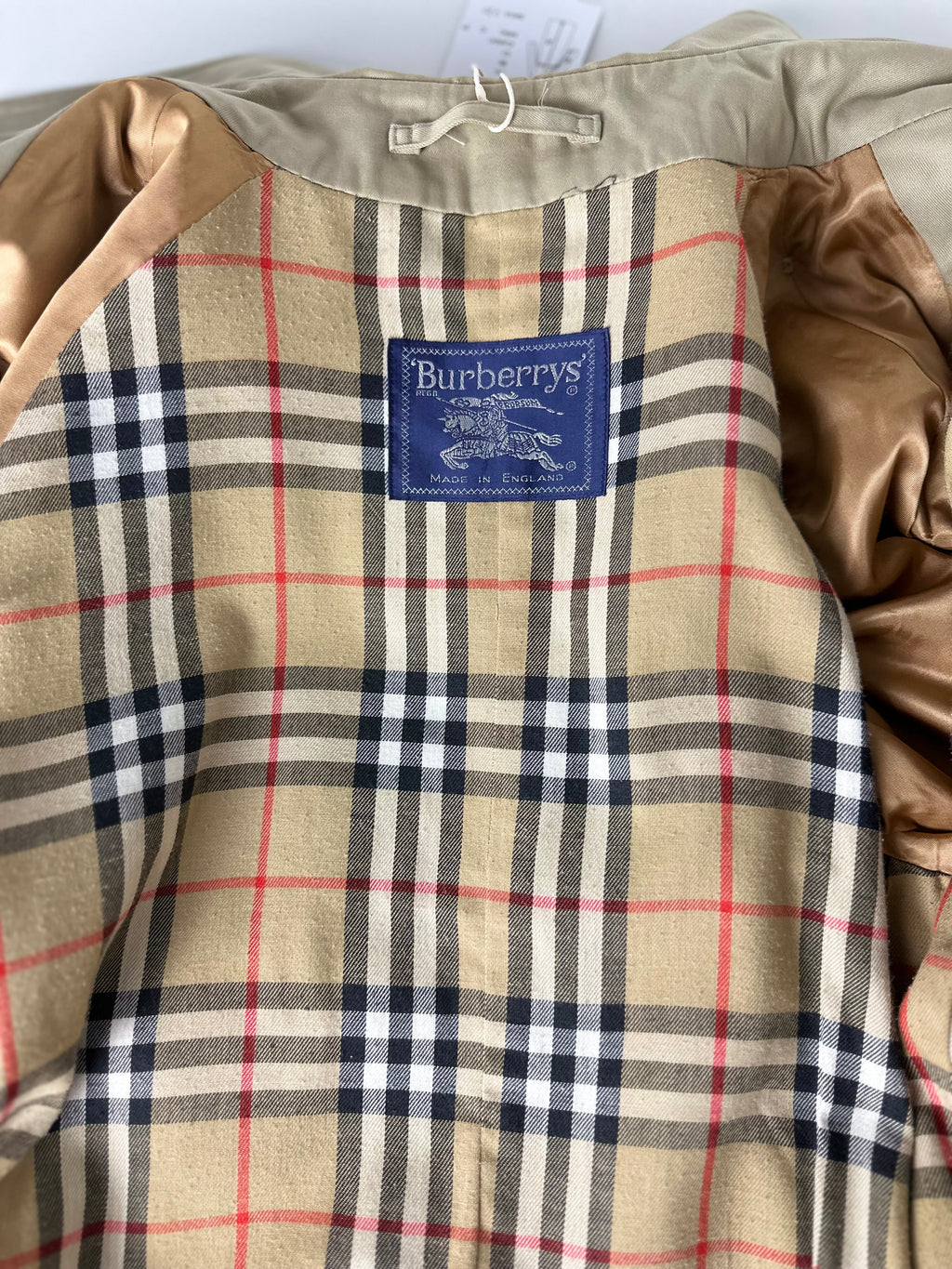 Burberrys Trenchcoat (10/S)