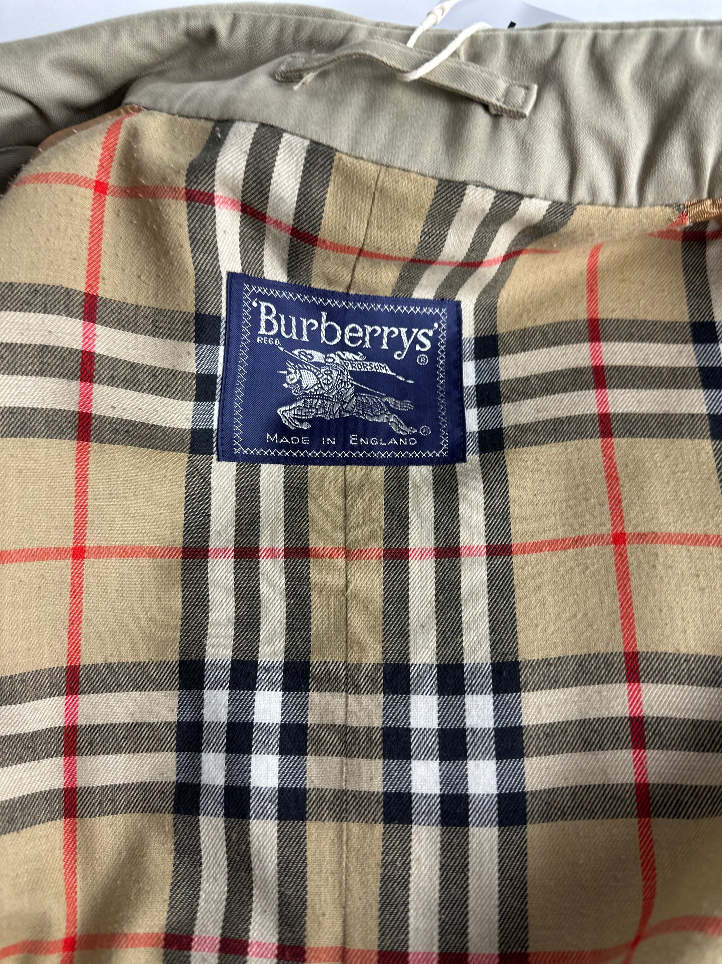 Burberrys Trenchcoat (10/S)