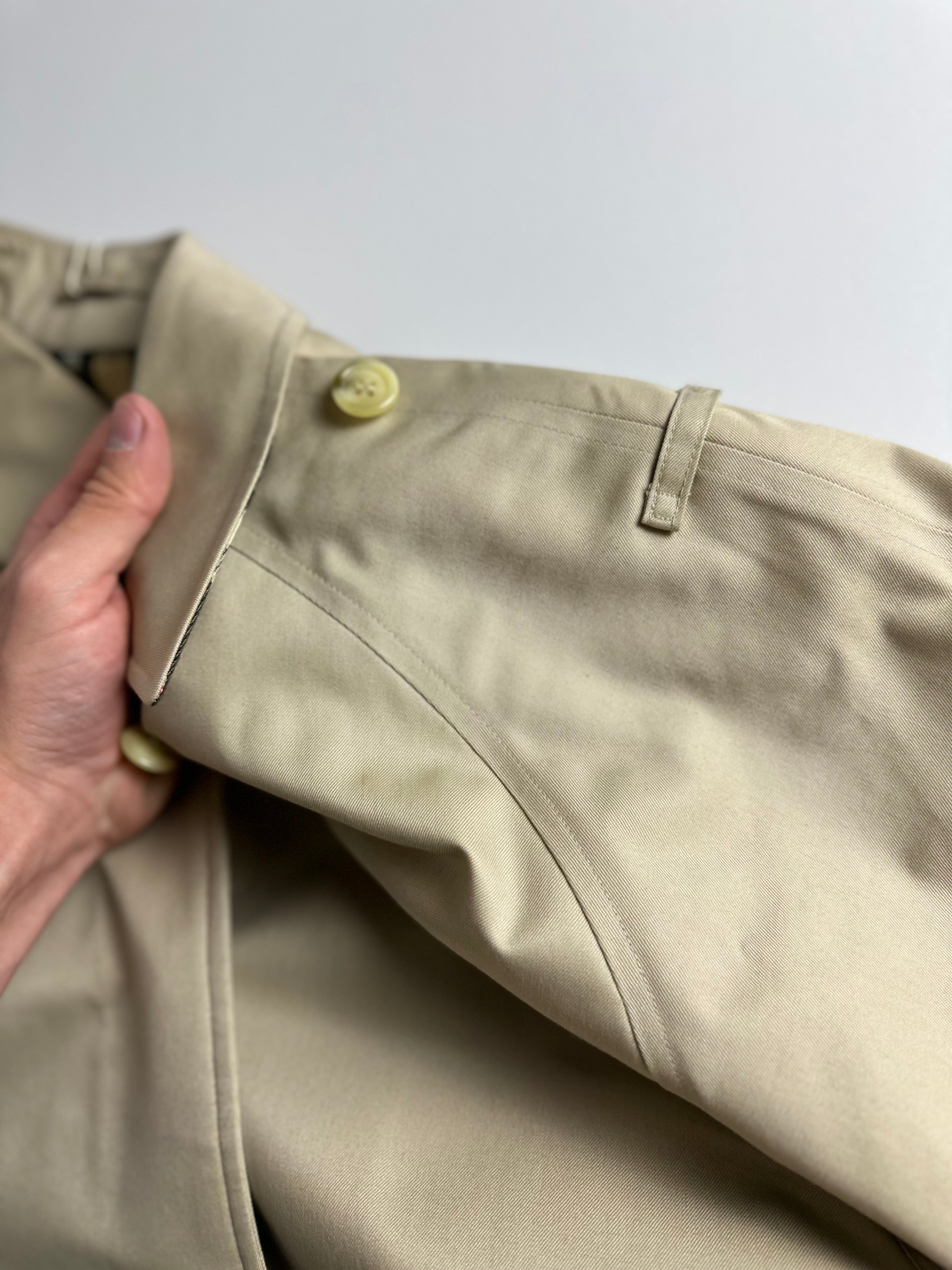 Burberrys Trenchcoat (10/S)