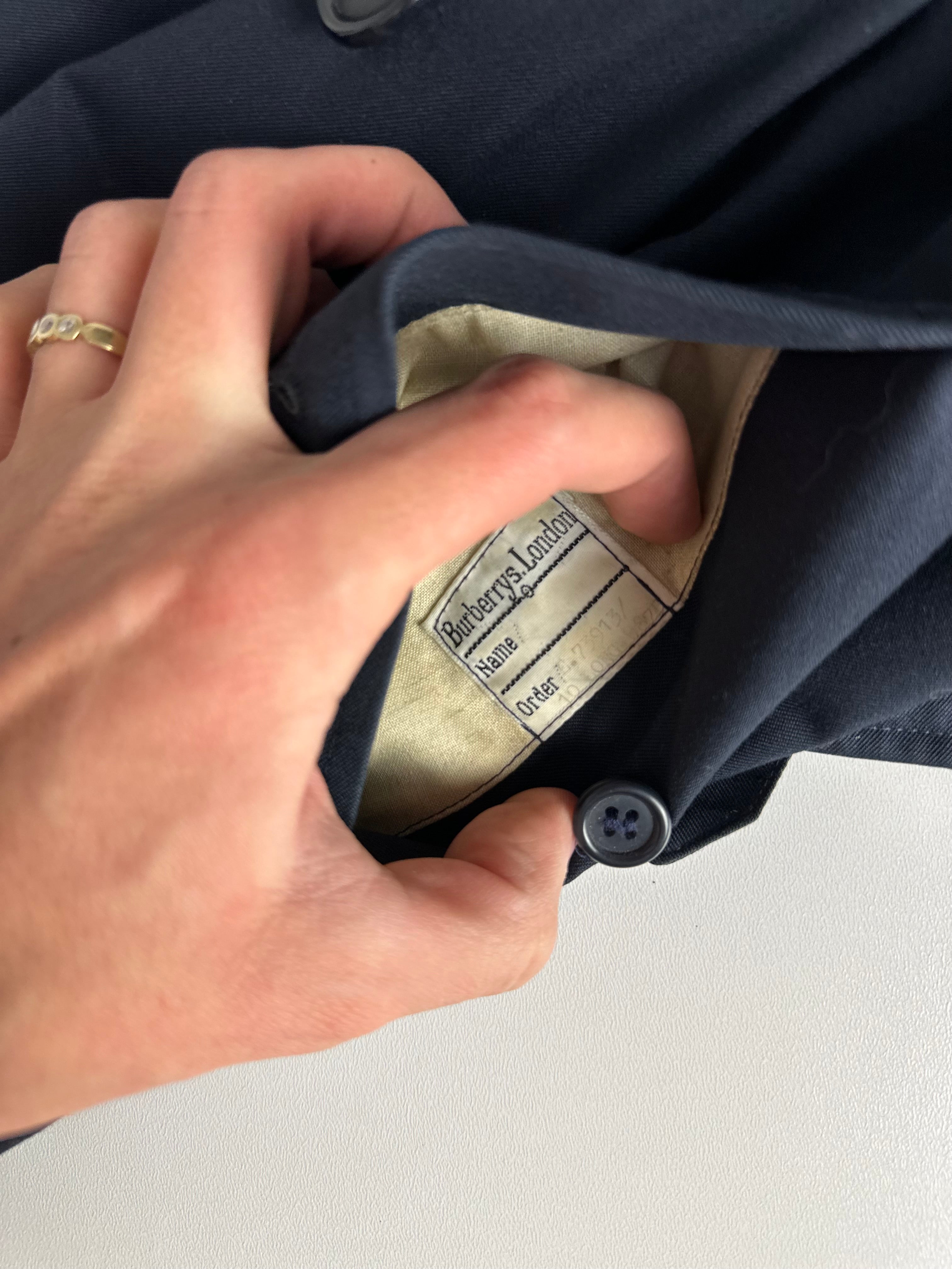 Burberrys Trenchcoat (10/S)