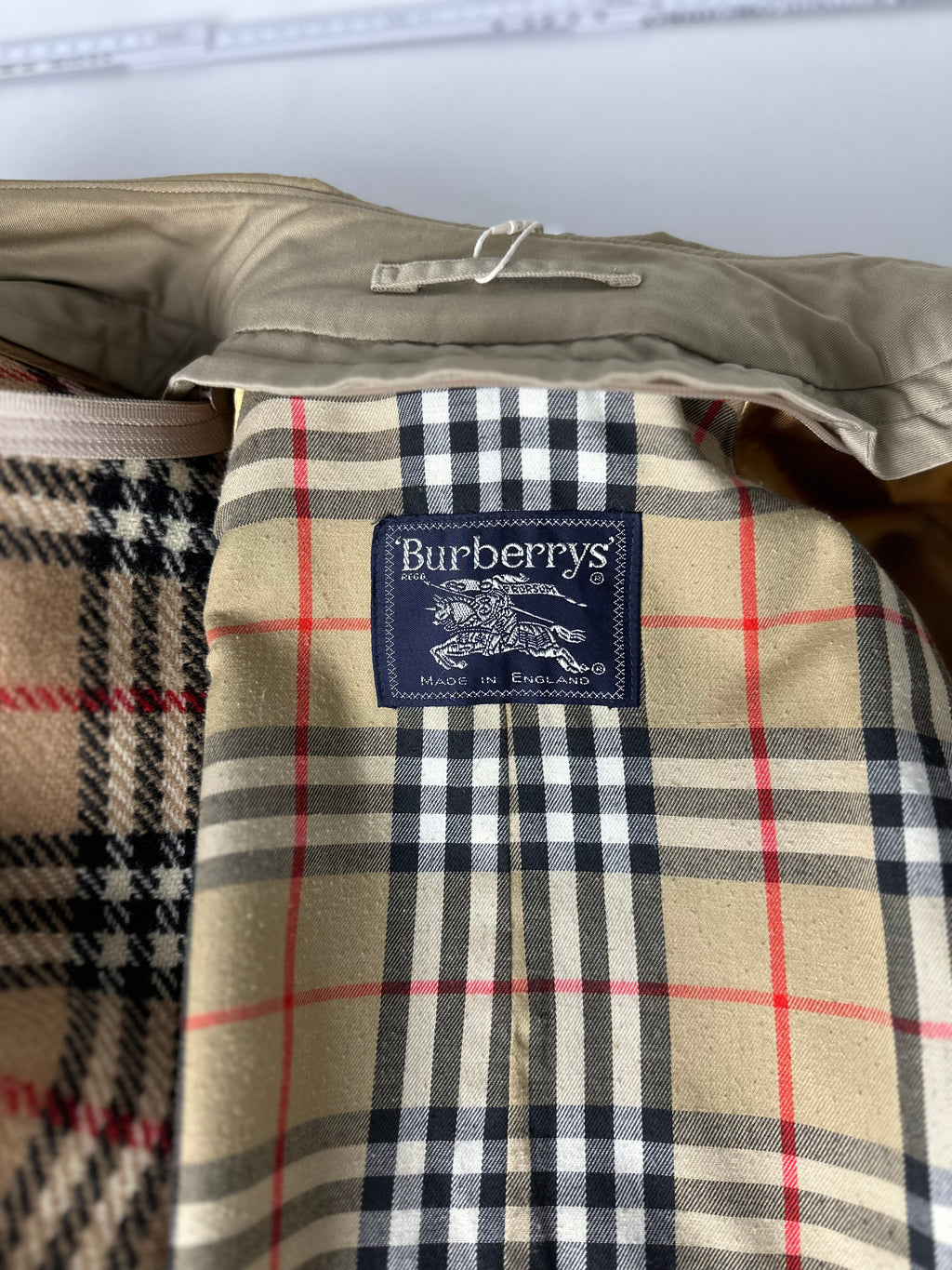 Burberrys Trenchcoat (48/M) including Inlet