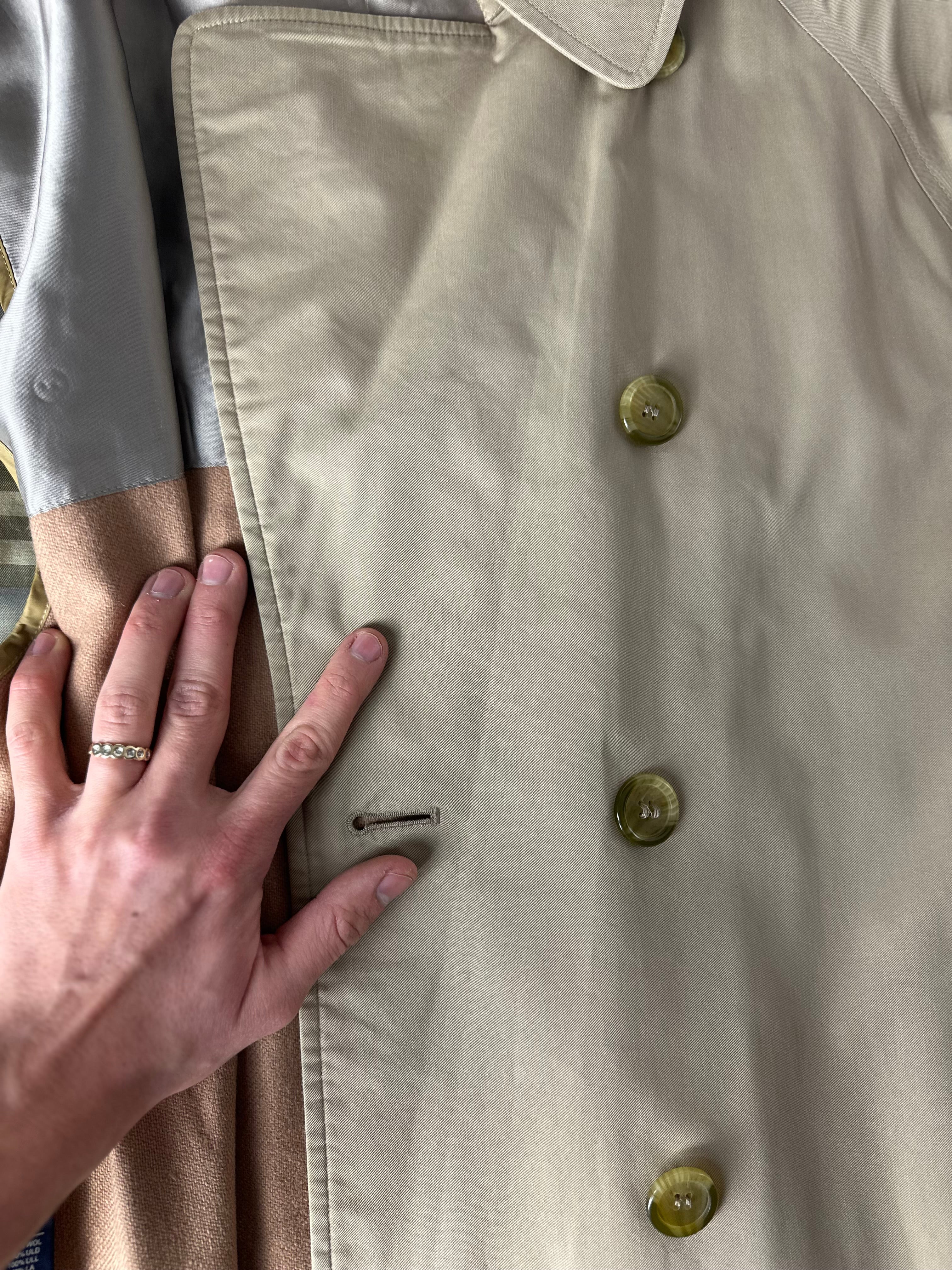 Burberrys Trenchcoat (12/M) including Inlet