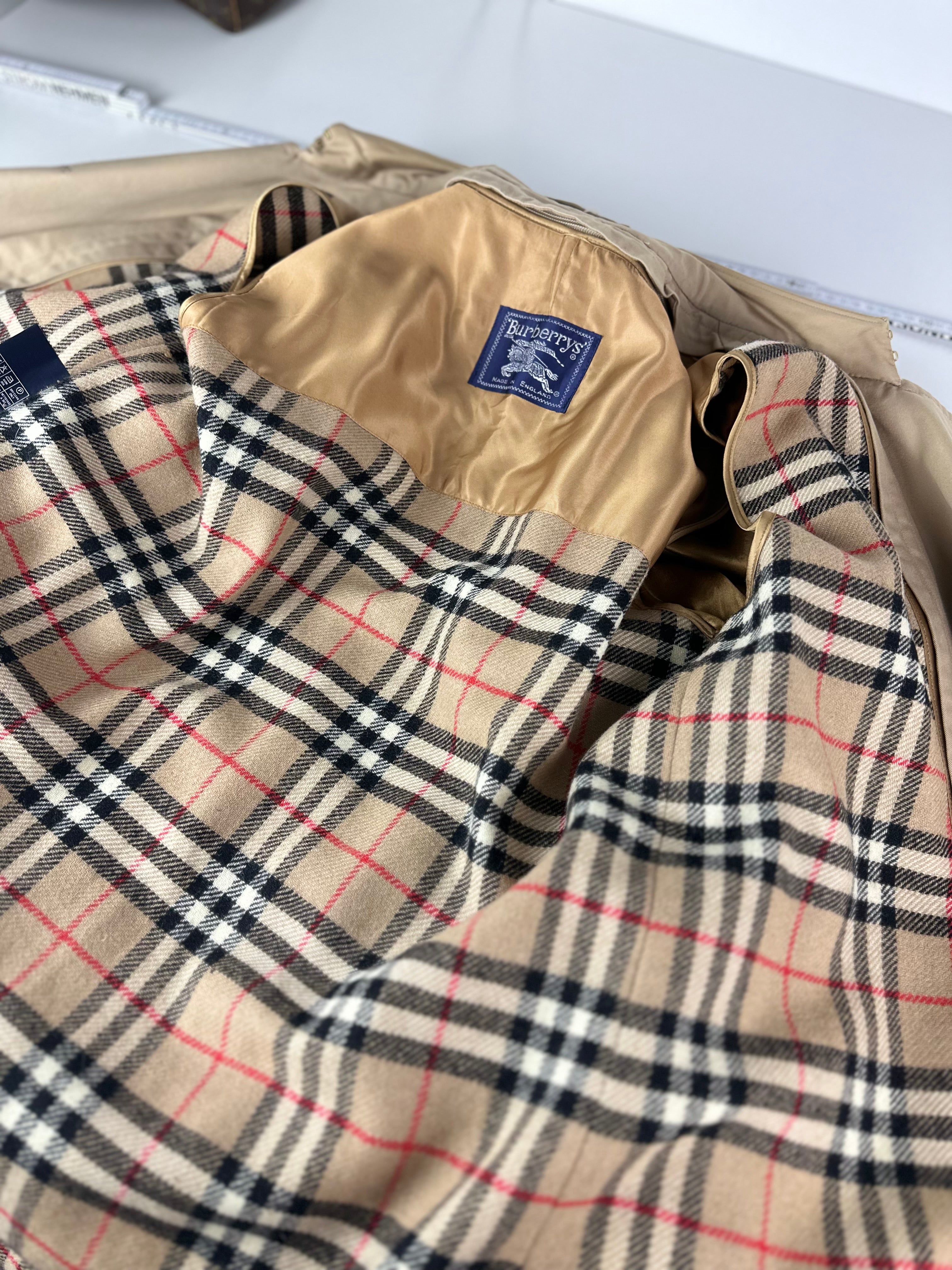 Burberrys Trenchcoat (46/S) including Inlet