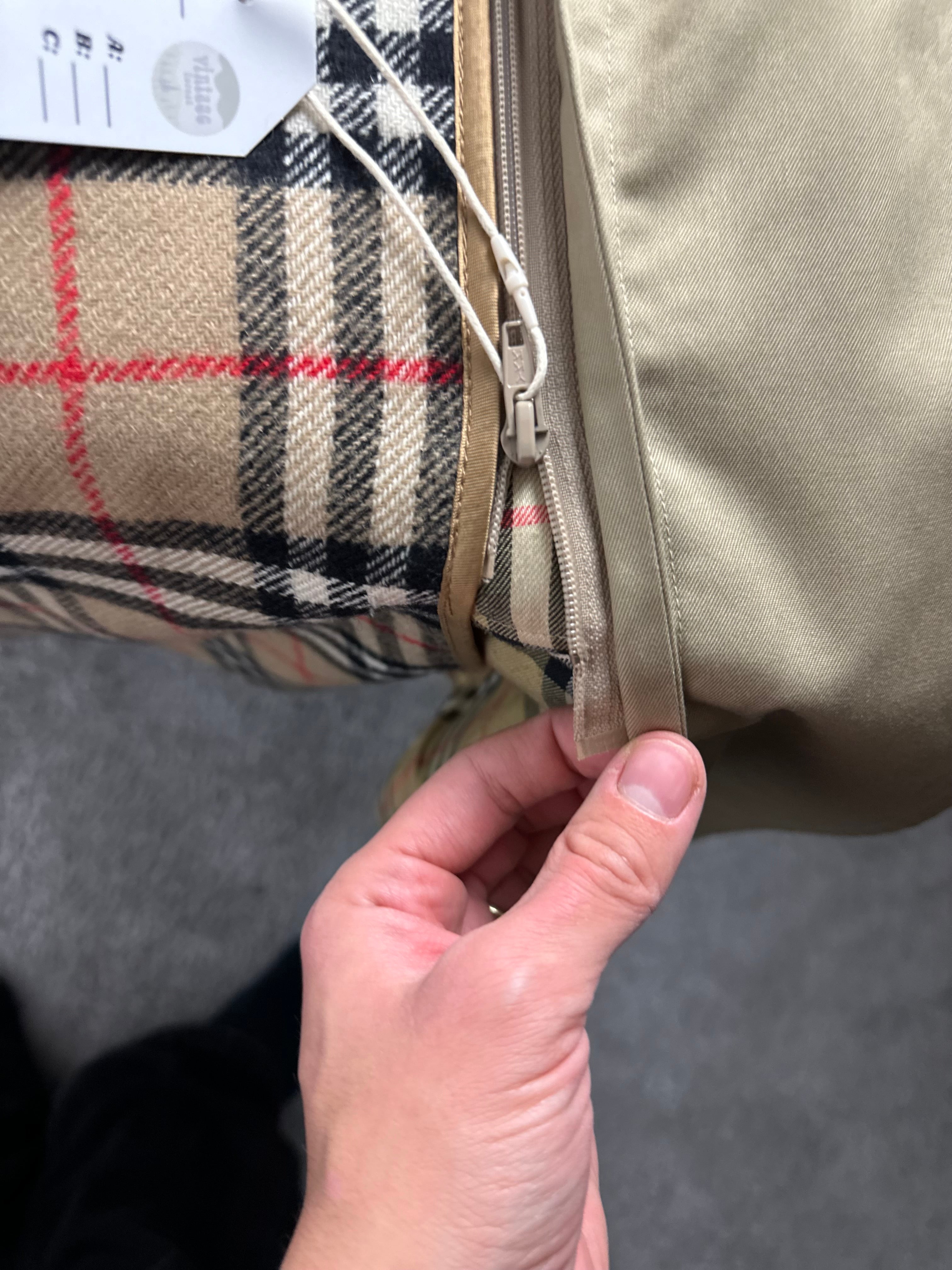 Burberrys Trenchcoat (50/L) including Inlet