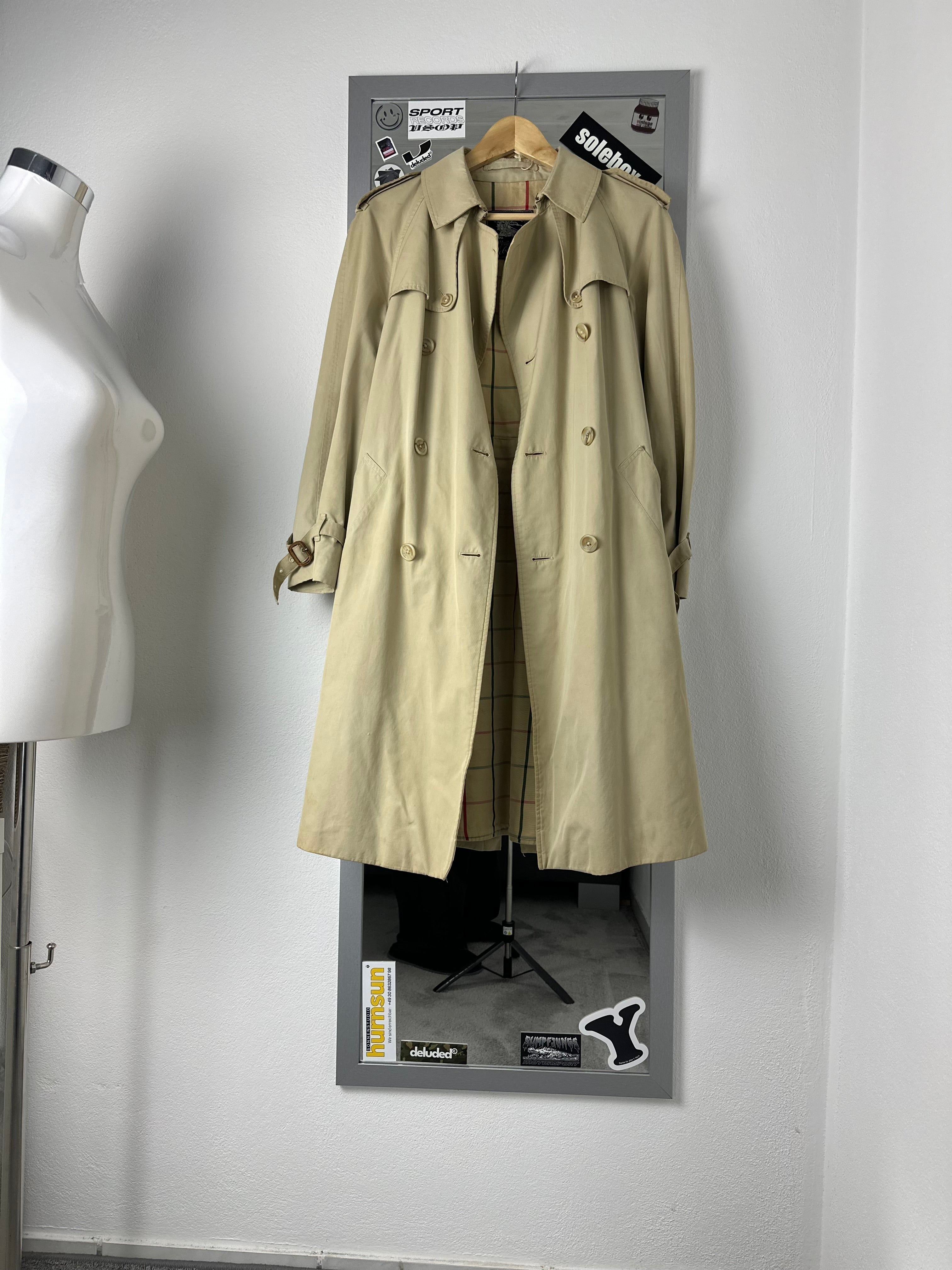 Burberrys Trenchcoat (10/S)
