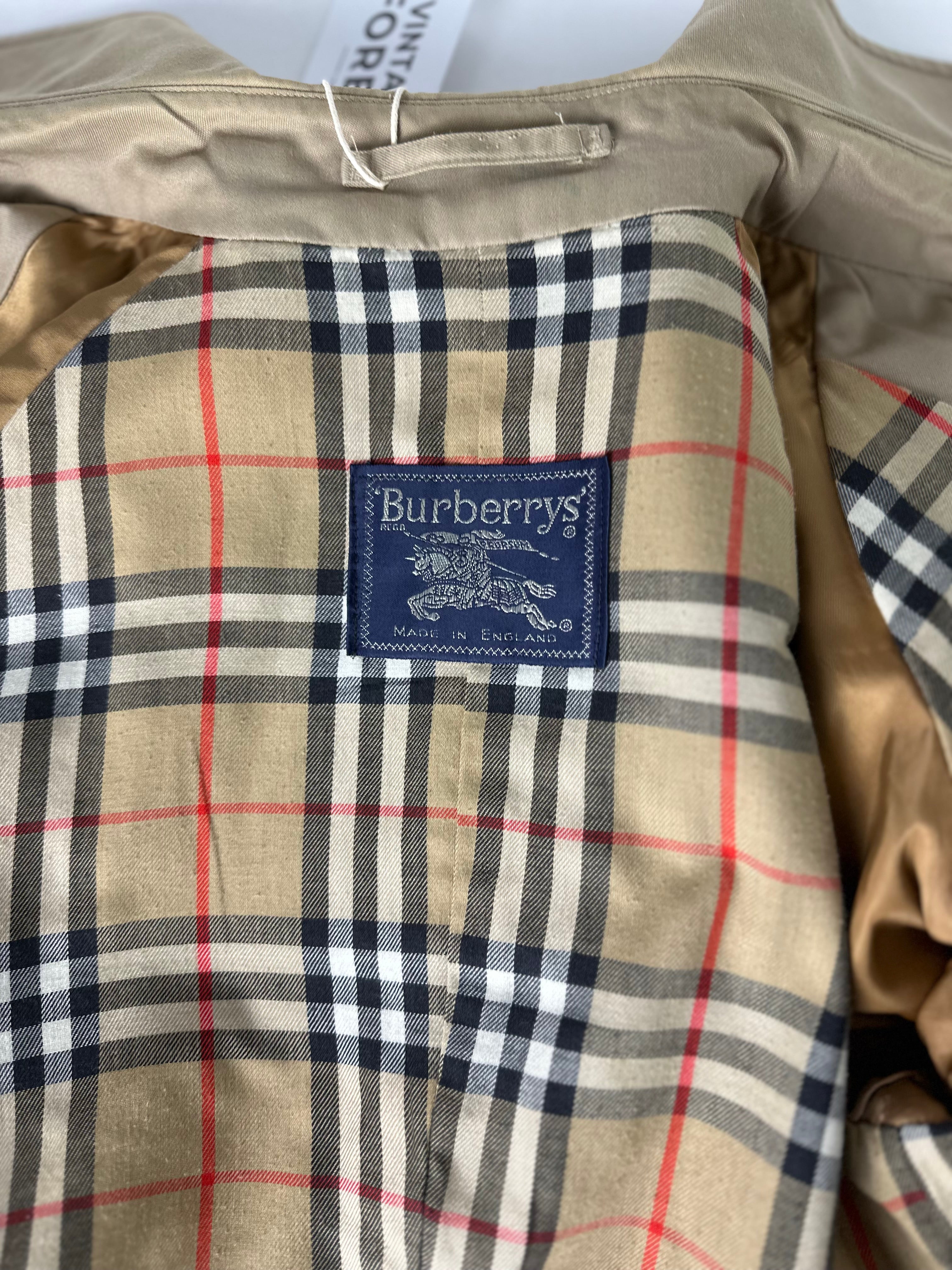 Burberrys Trenchcoat (10/S)