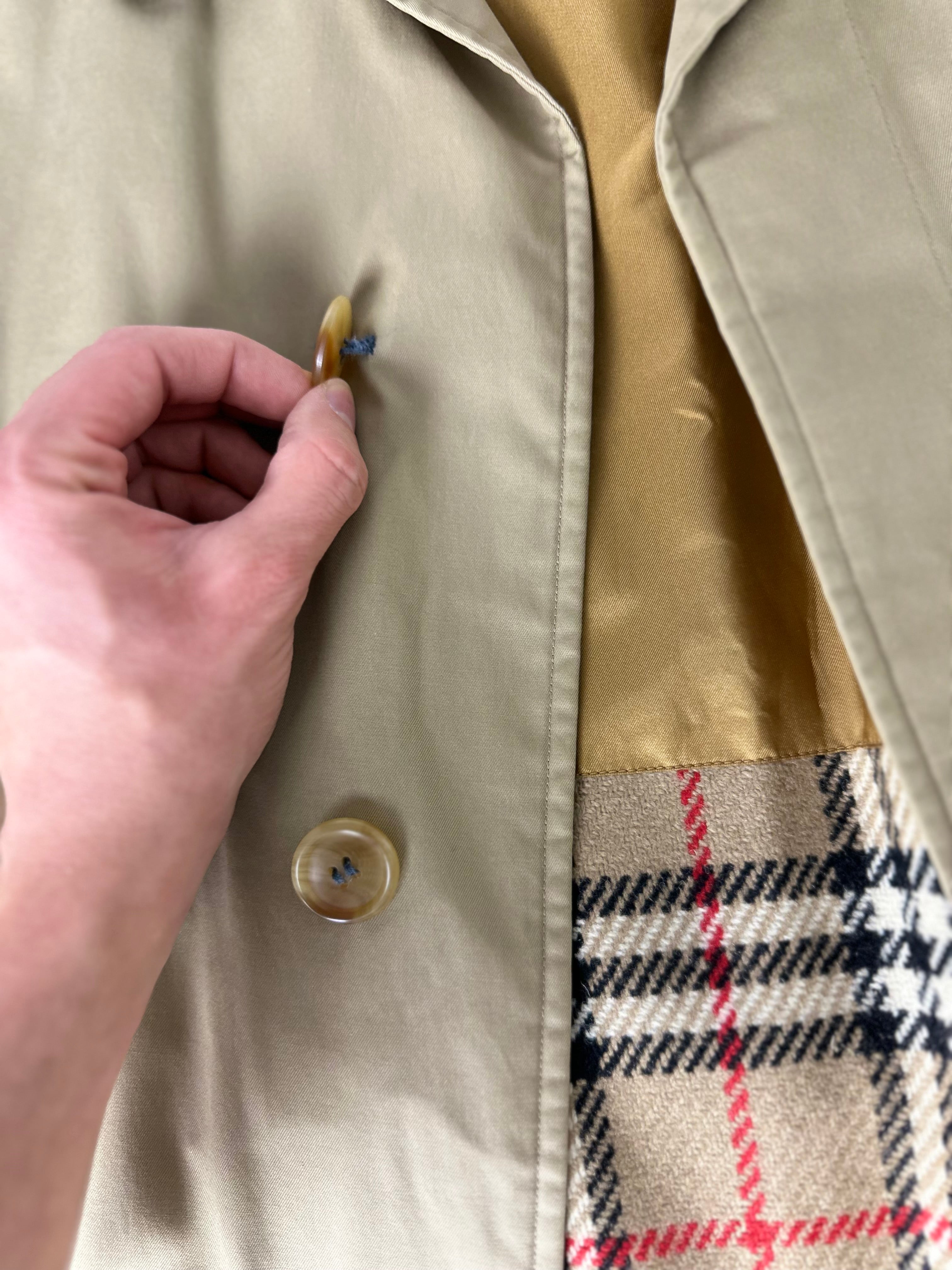 Burberrys Trenchcoat (52/L) including Inlet