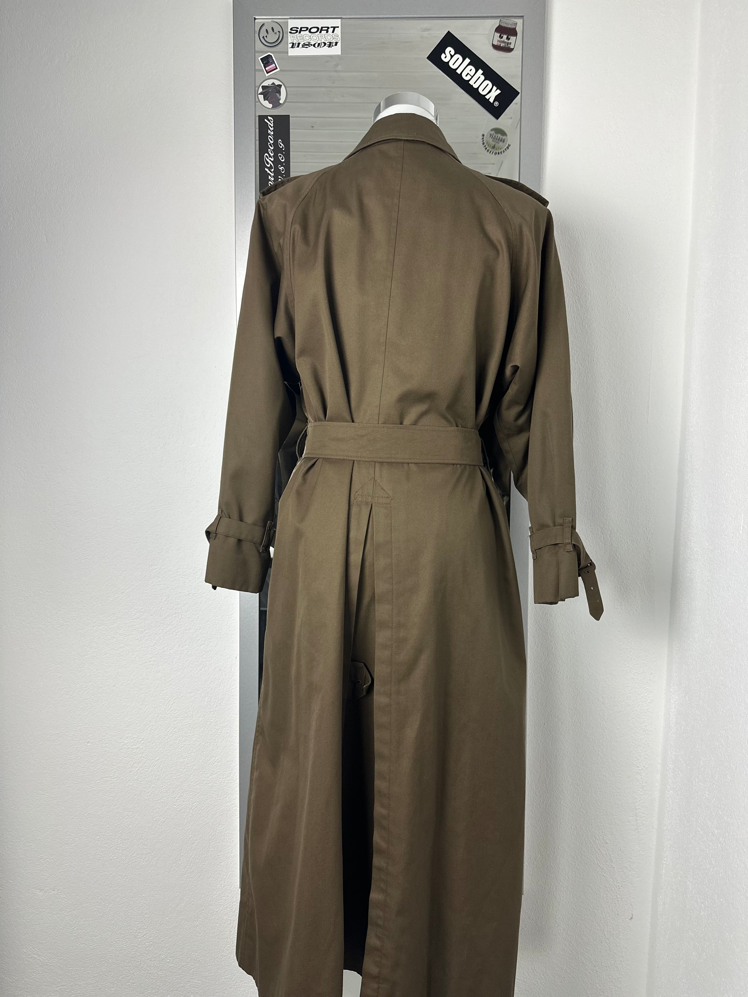 Burberrys Trenchcoat (10/S)