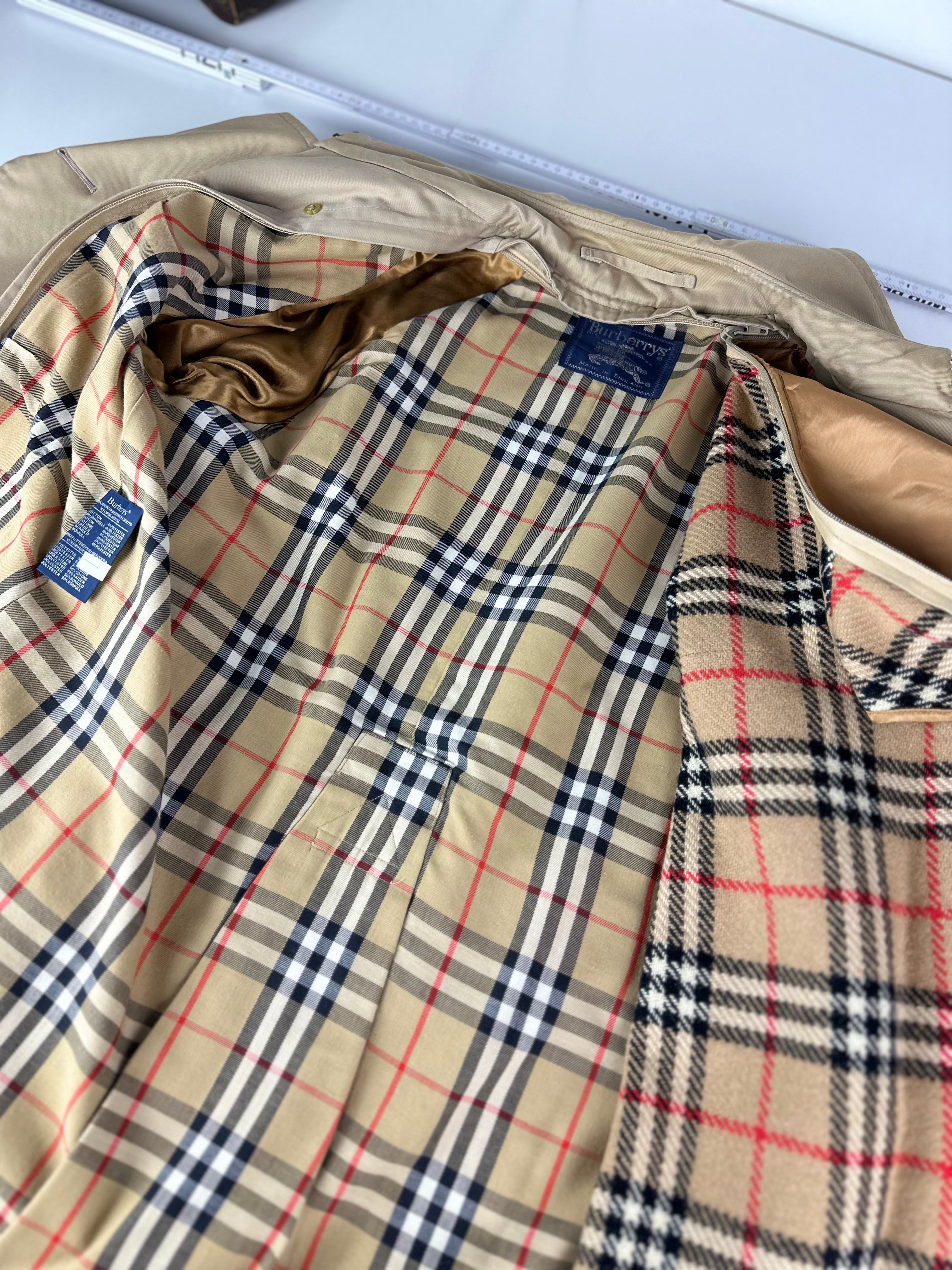 Burberrys Trenchcoat (46/S) including Inlet