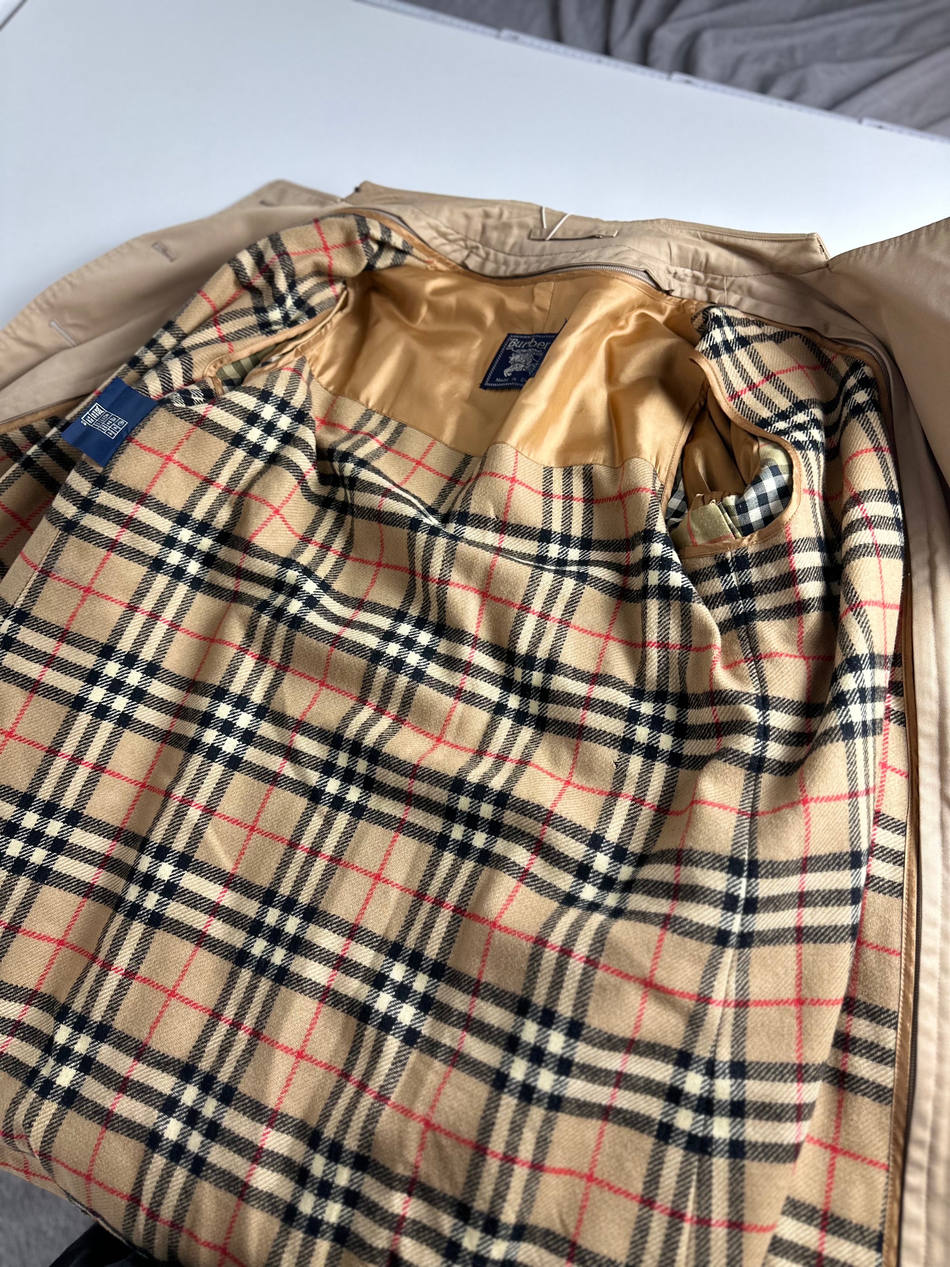 Burberrys Trenchcoat (12/M) including Inlet