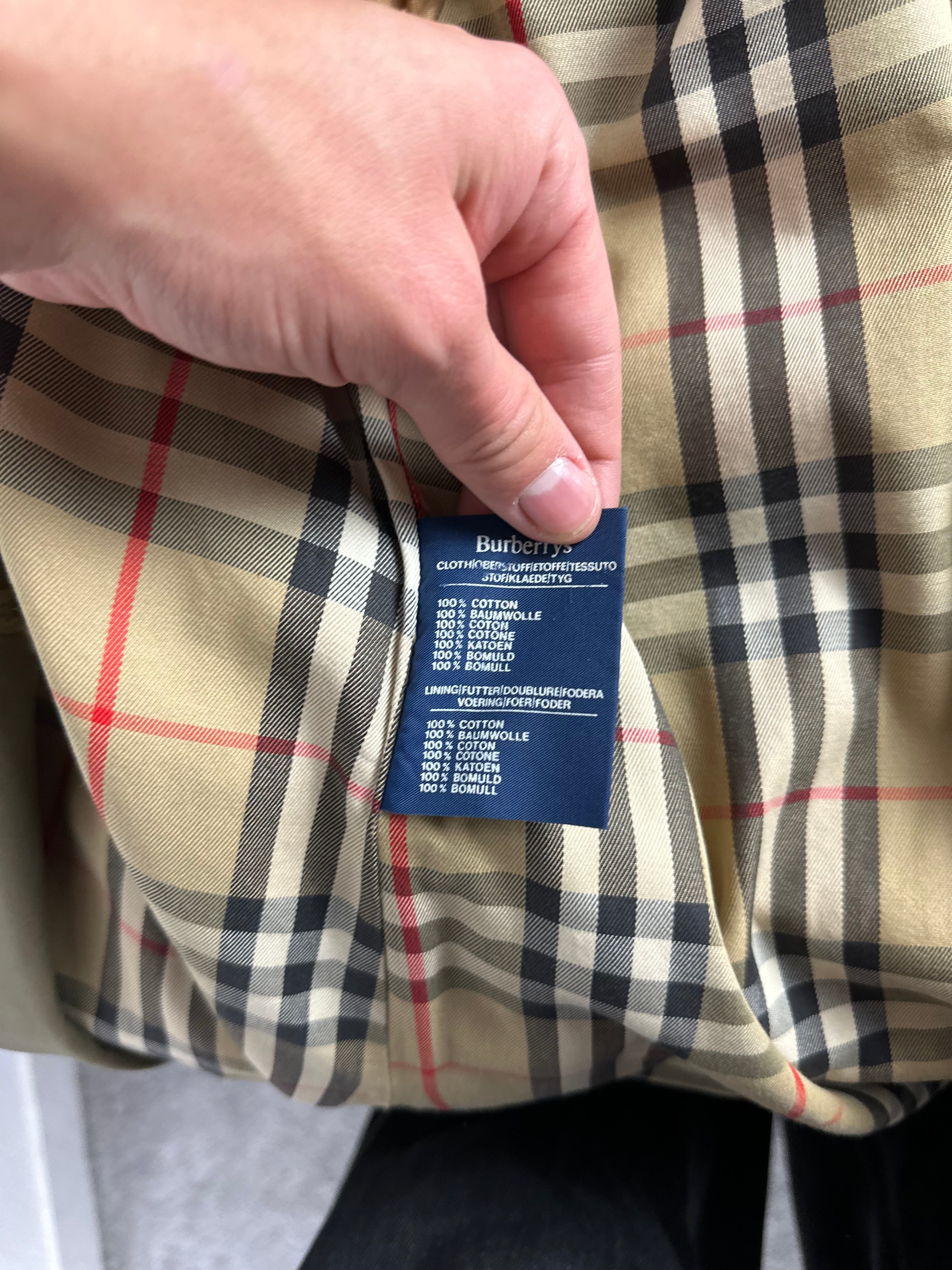 Burberrys Trenchcoat (10/S)