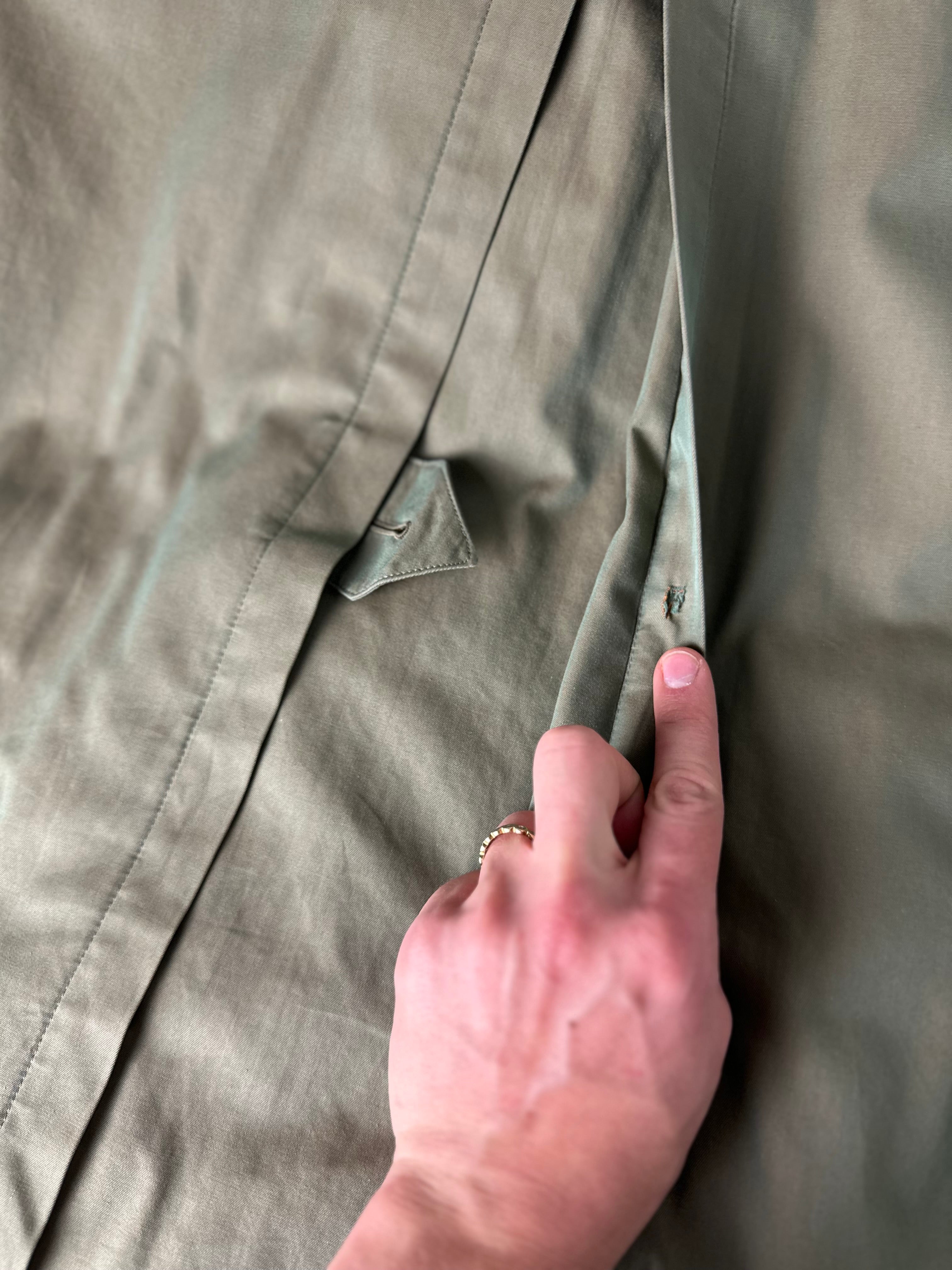 Burberrys Trenchcoat (12/M) including Inlet