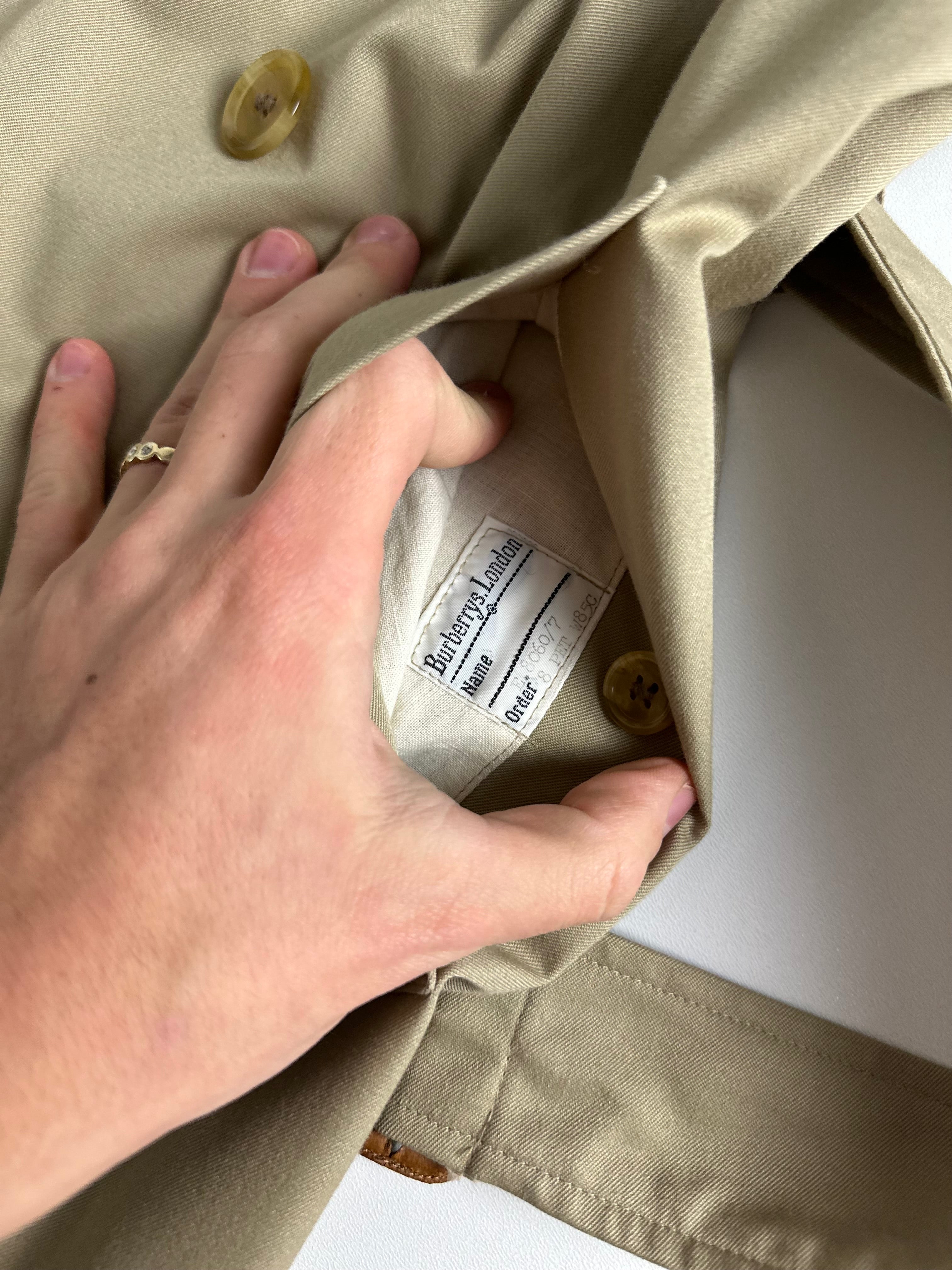 Burberrys Trenchcoat (12/M)