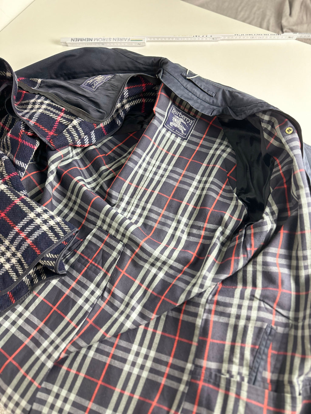 Burberrys Trenchcoat (46/S) including Inlet