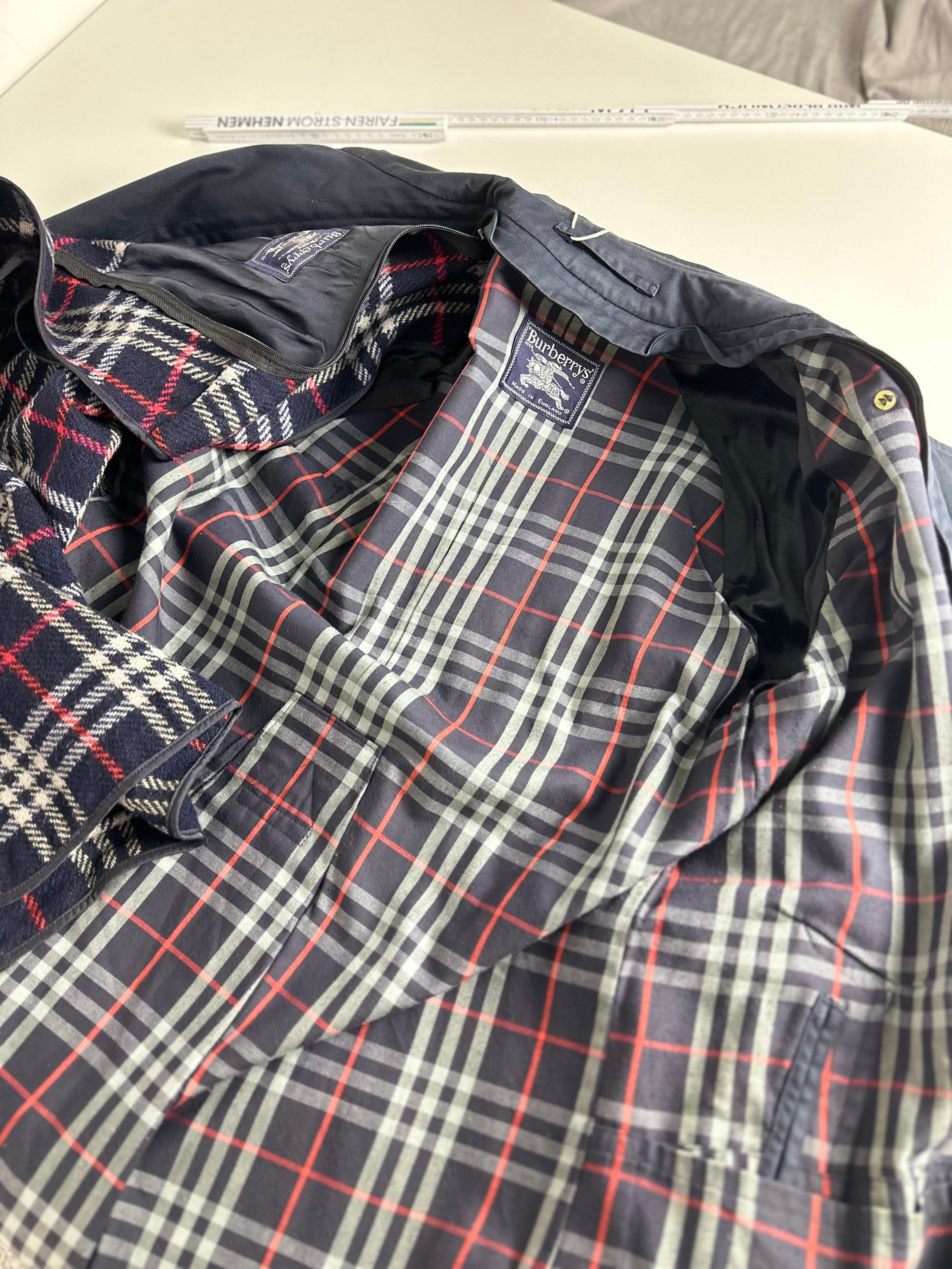 Burberrys Trenchcoat (46/S) including Inlet