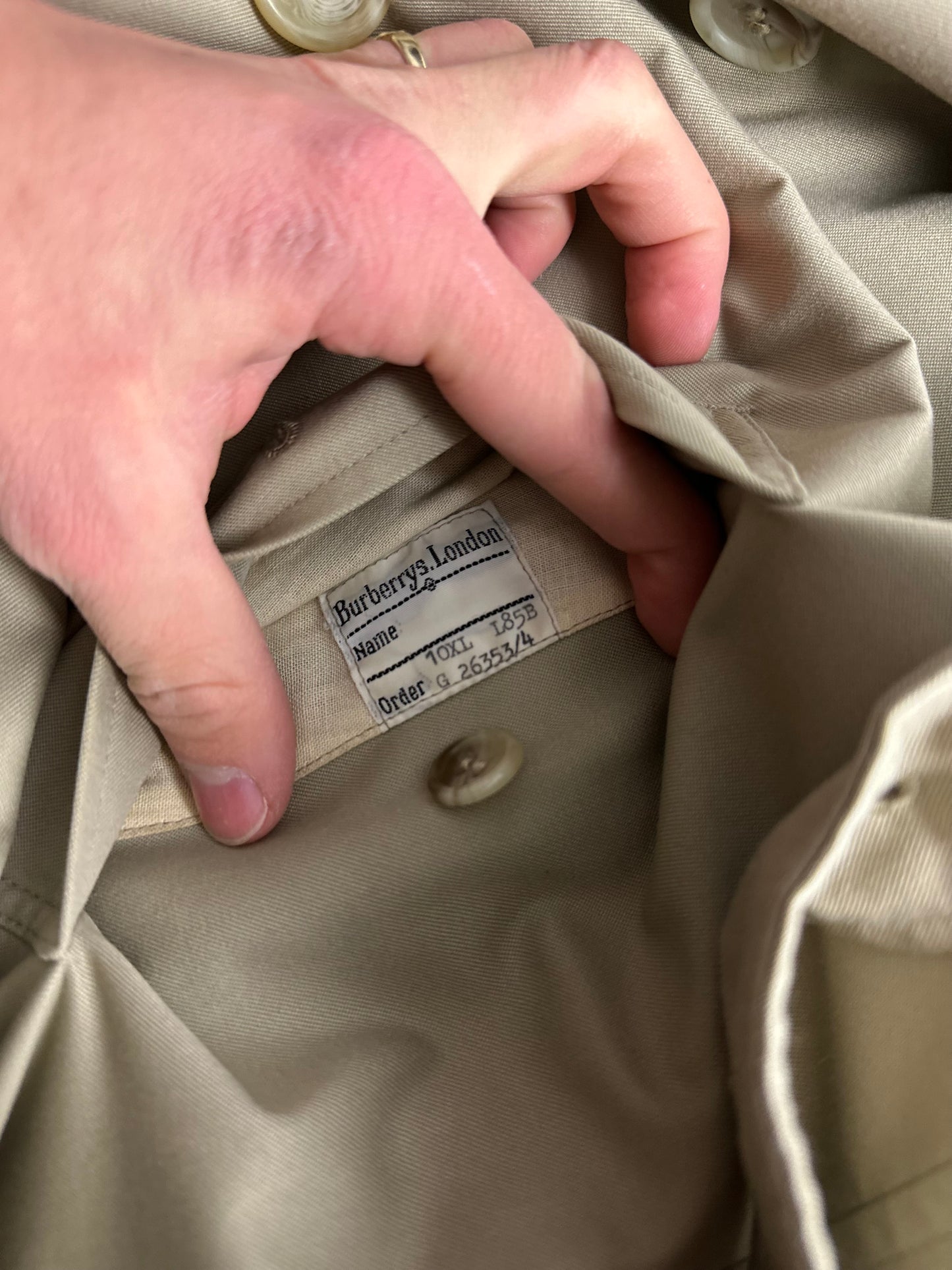 Burberrys Trenchcoat (10/S)