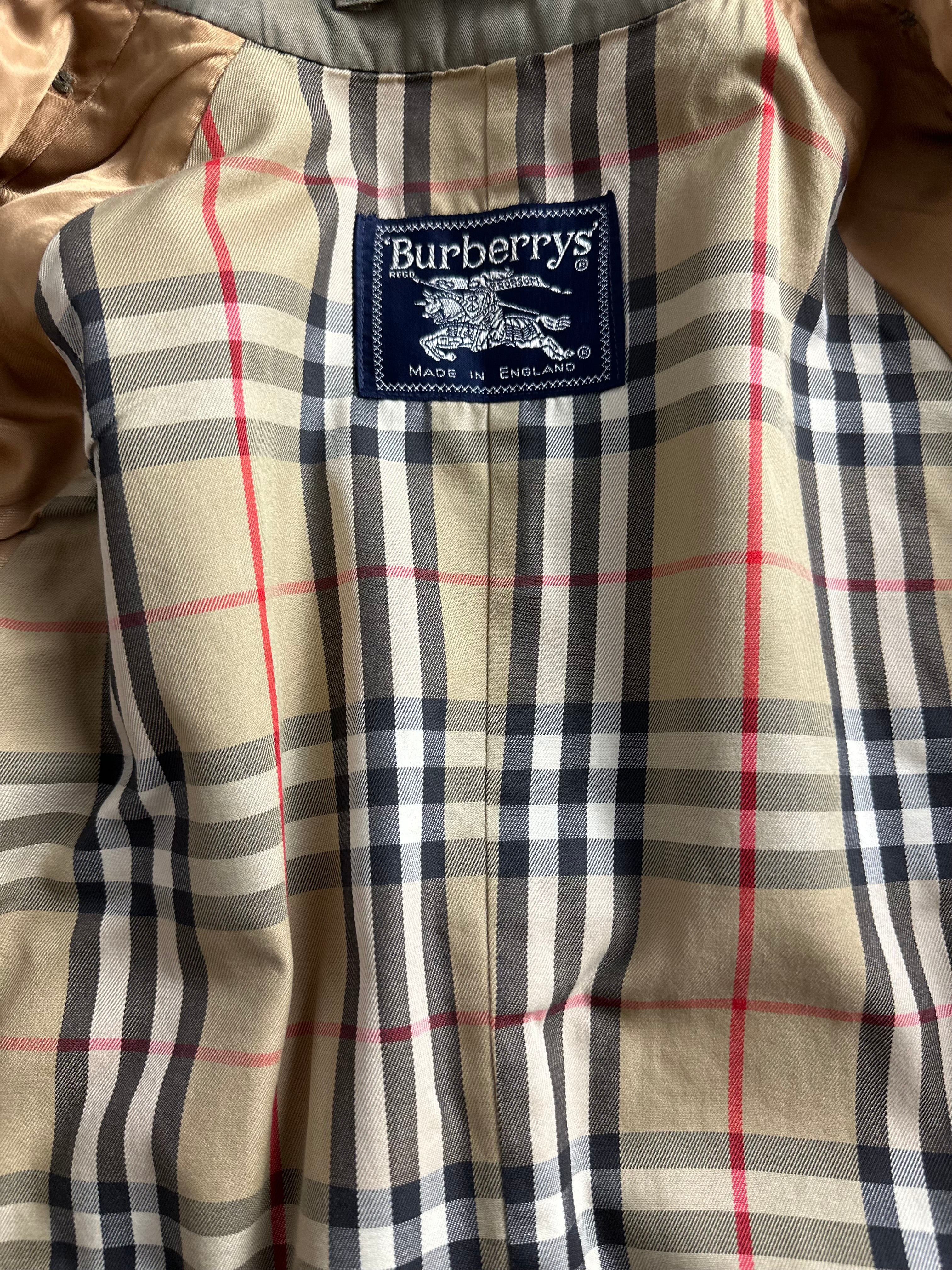 Burberrys Trenchcoat (10/S)