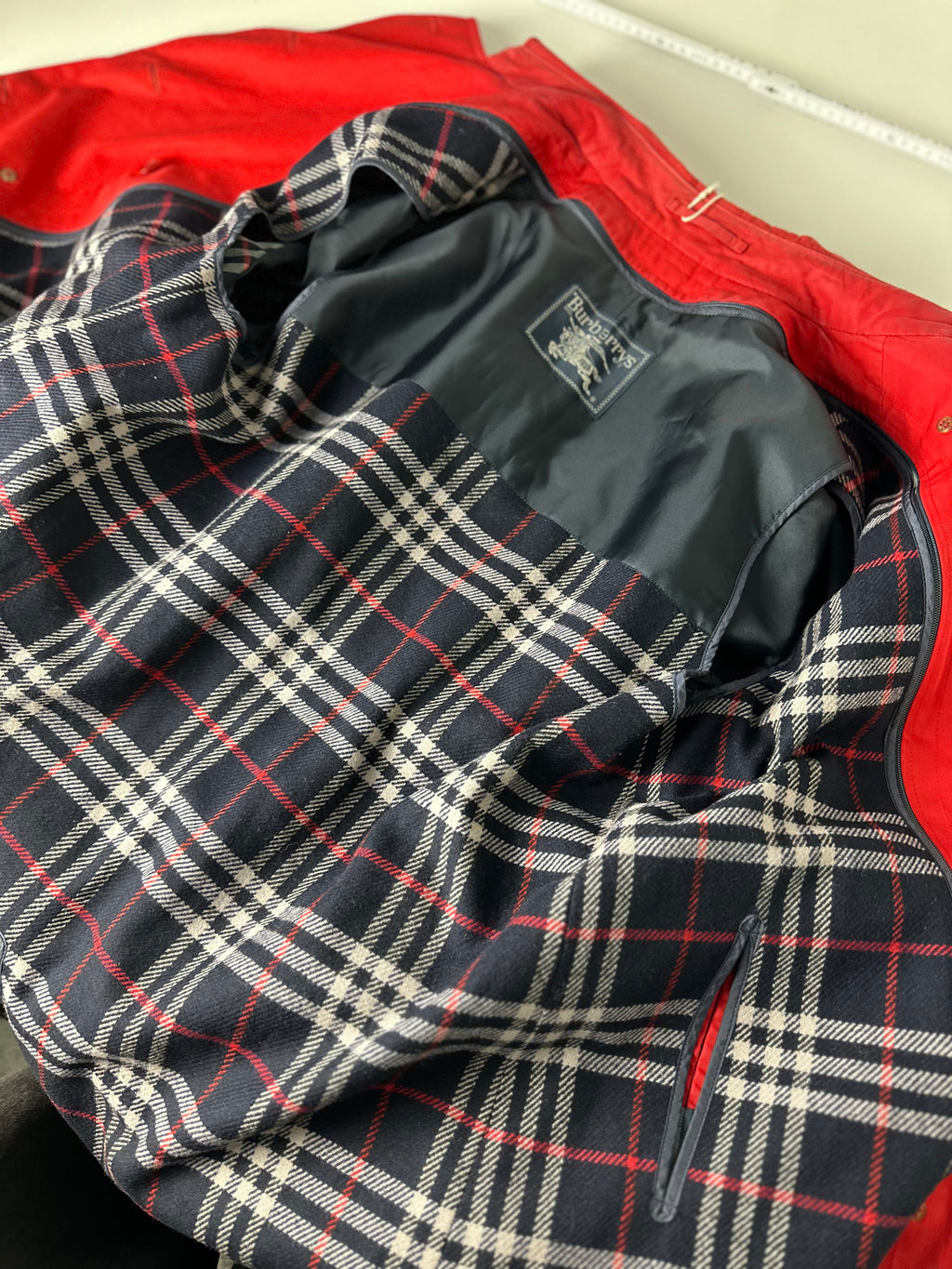 Burberrys Trenchcoat (12/M) including Inlet