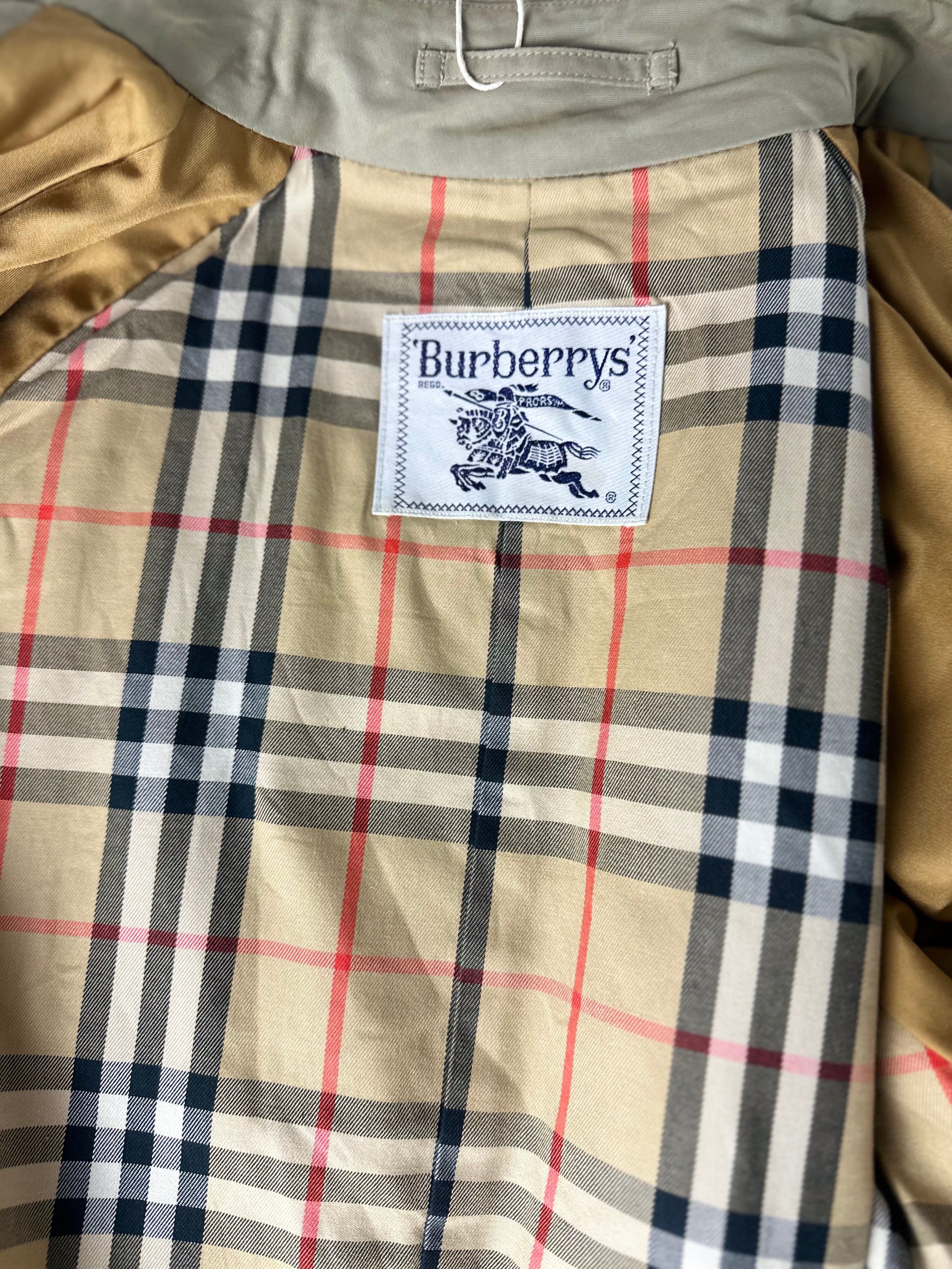 Burberrys Trenchcoat (12/M)