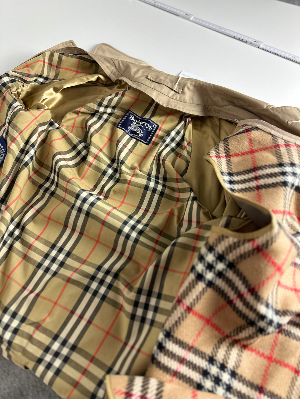 Burberrys Carcoat (46/S) including Inlet