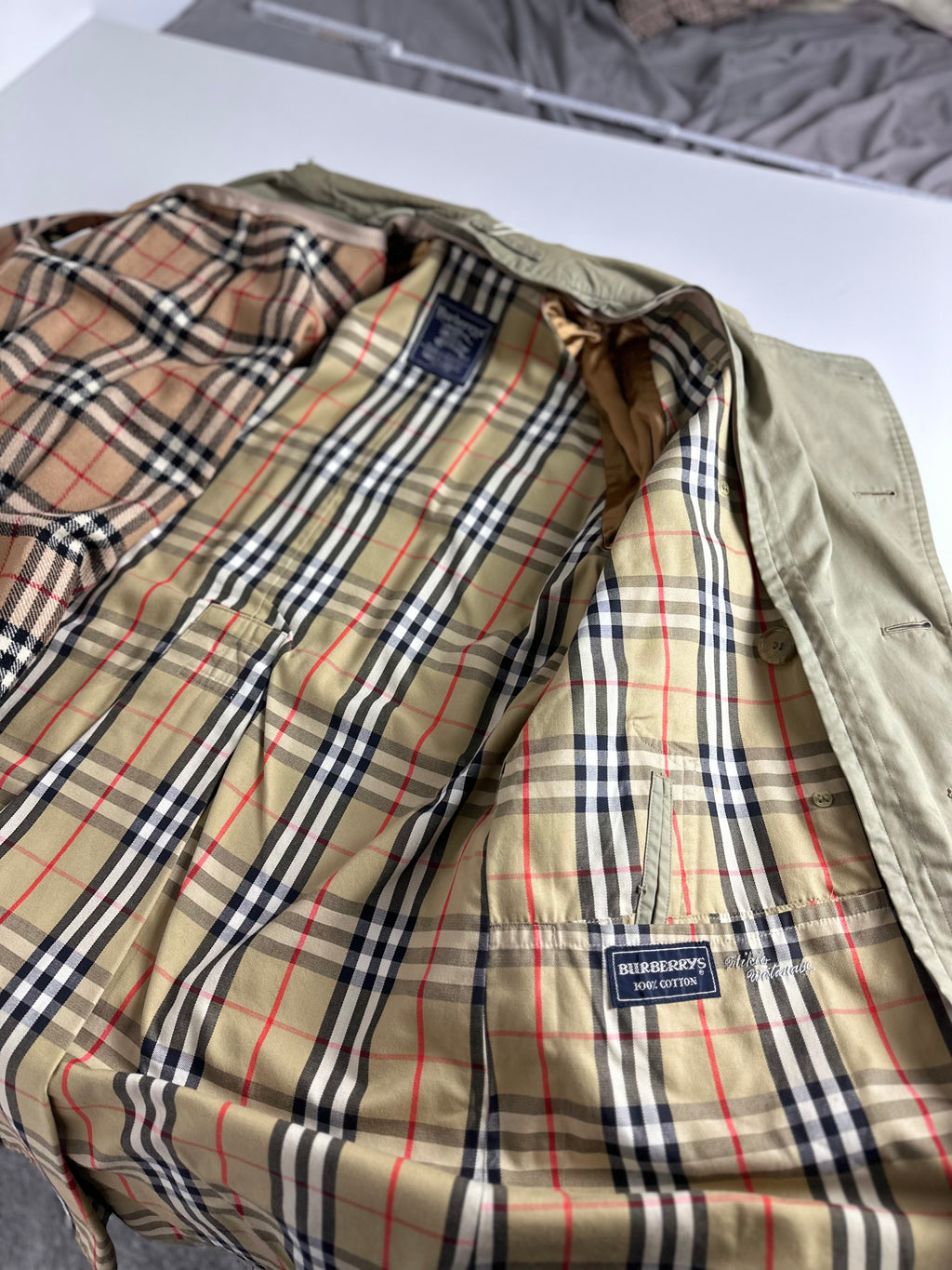 Burberrys Trenchcoat (46/S) including Inlet