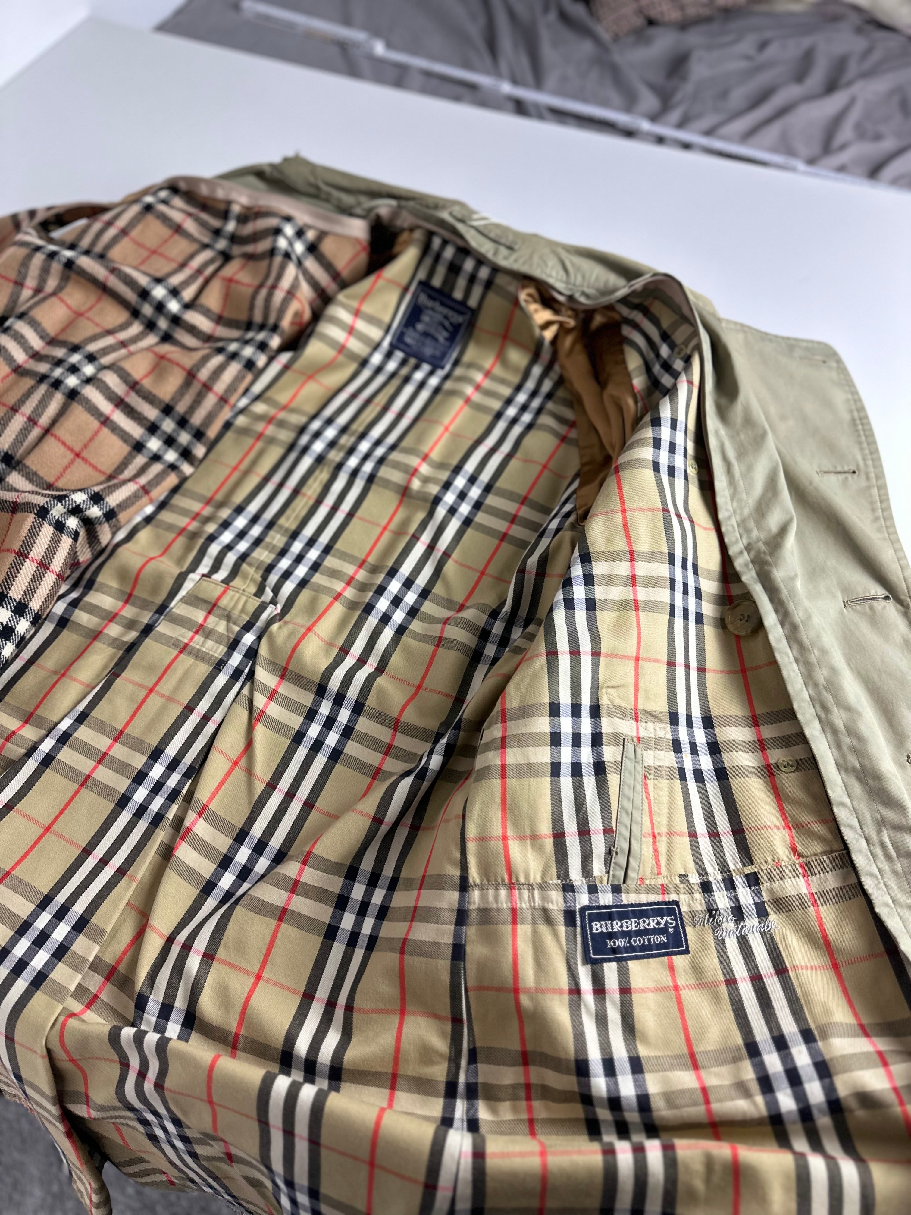 Burberrys Trenchcoat (46/S) including Inlet