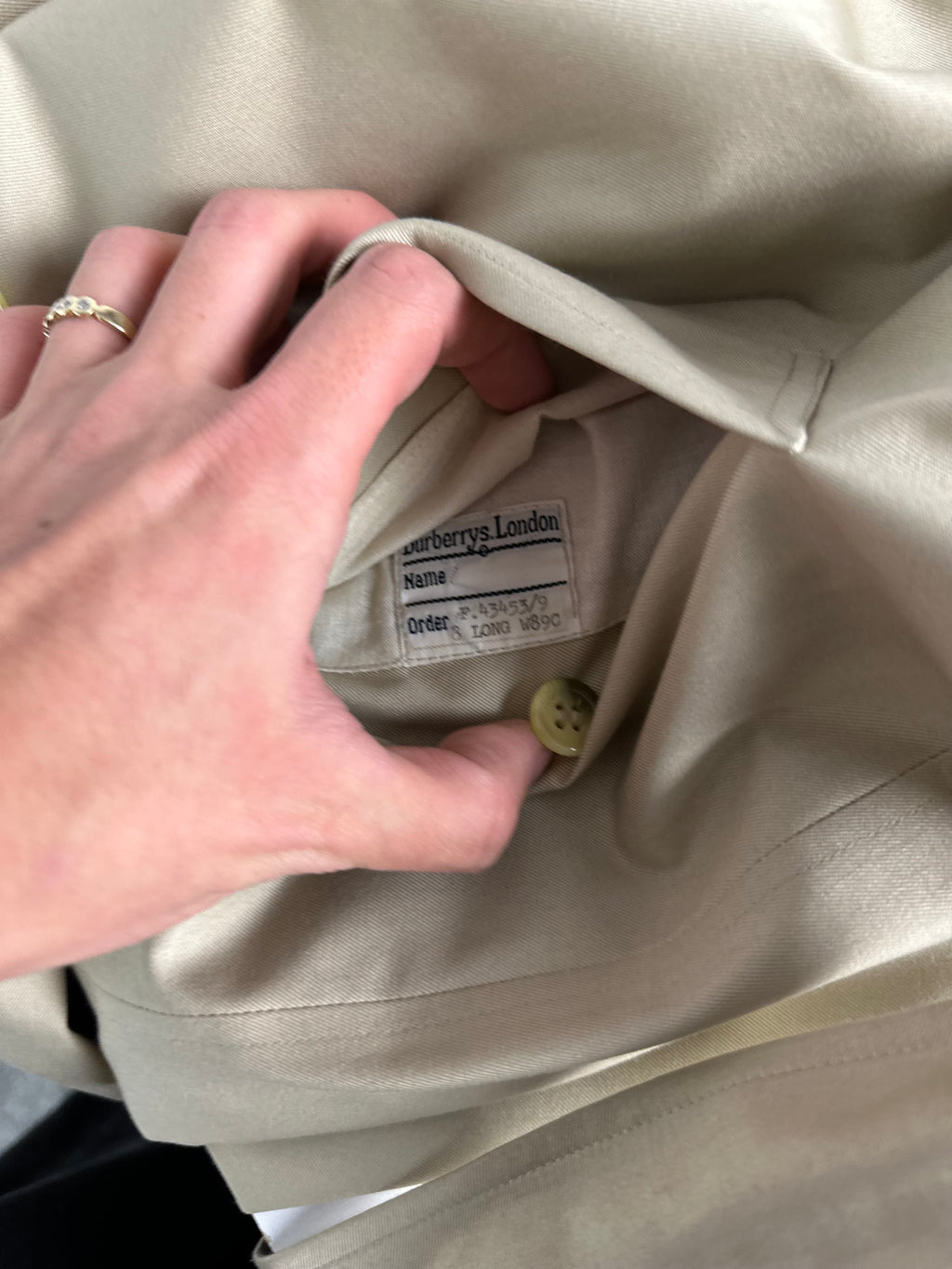 Burberrys Trenchcoat (10/S)