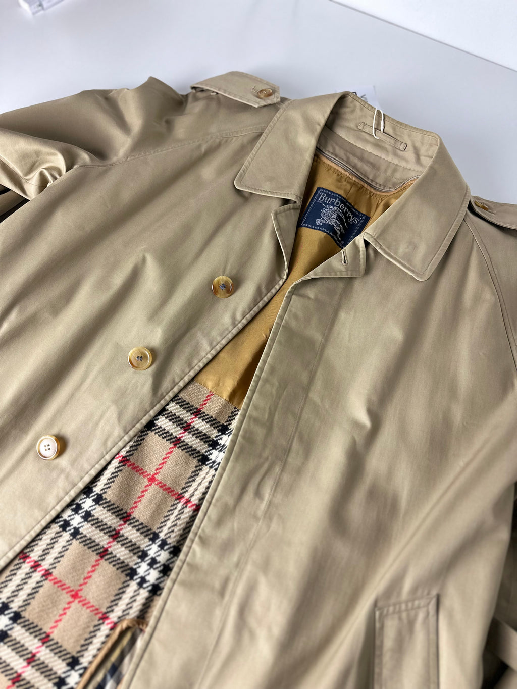 Burberrys Trenchcoat (52/L) including Inlet