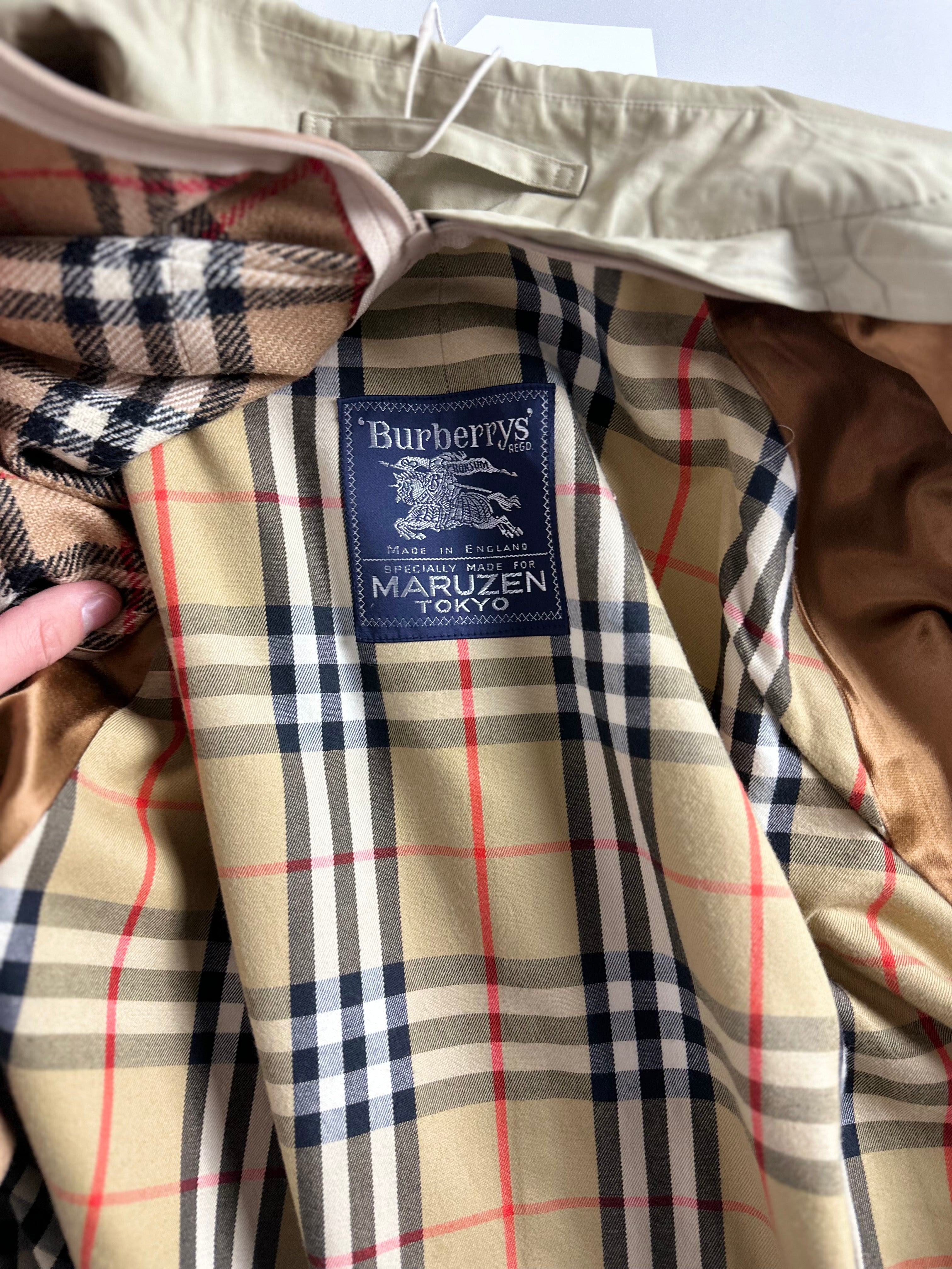 Burberrys Trenchcoat (50/L) including Inlet