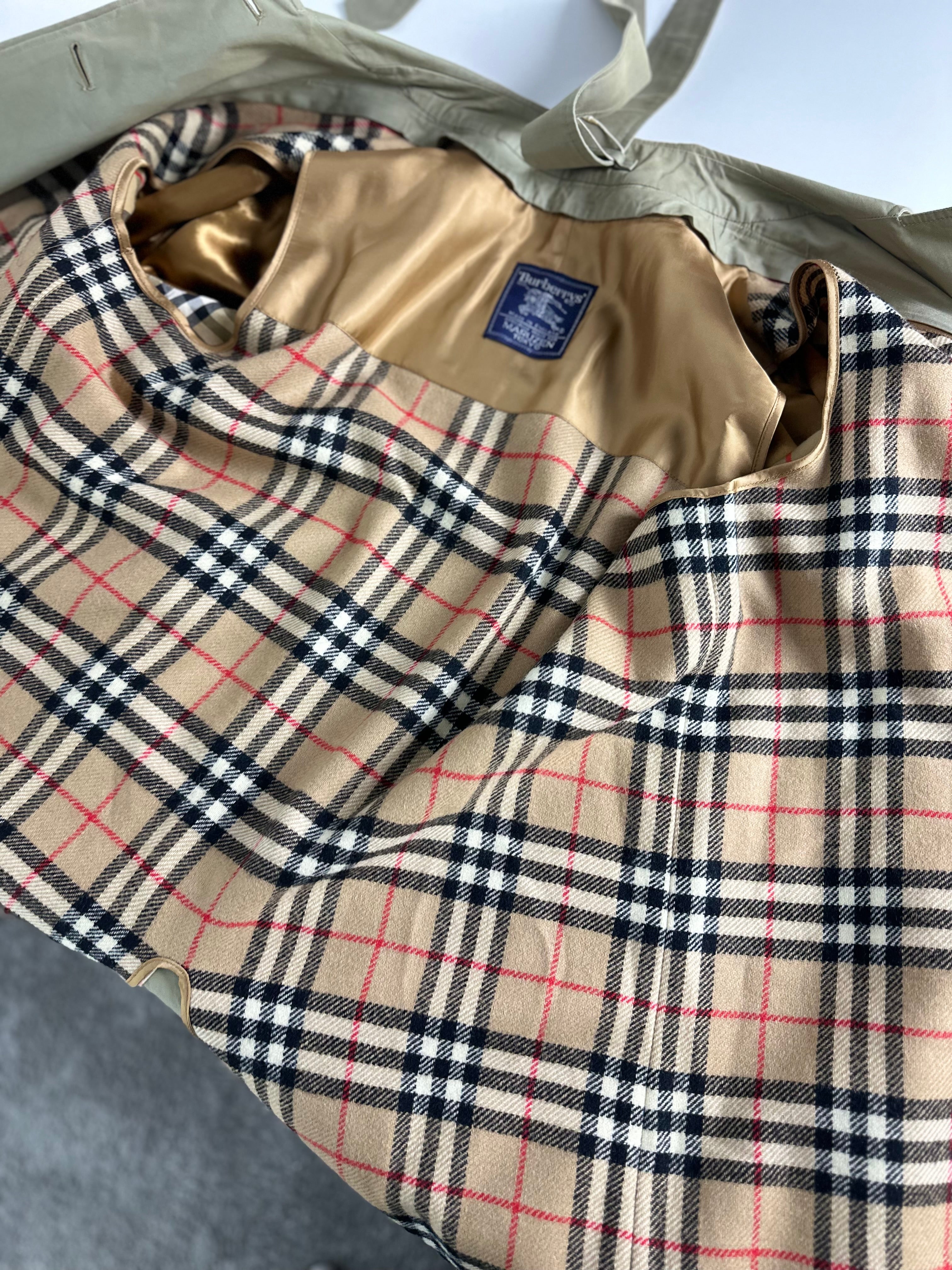 Burberrys Trenchcoat (14/L) including Inlet