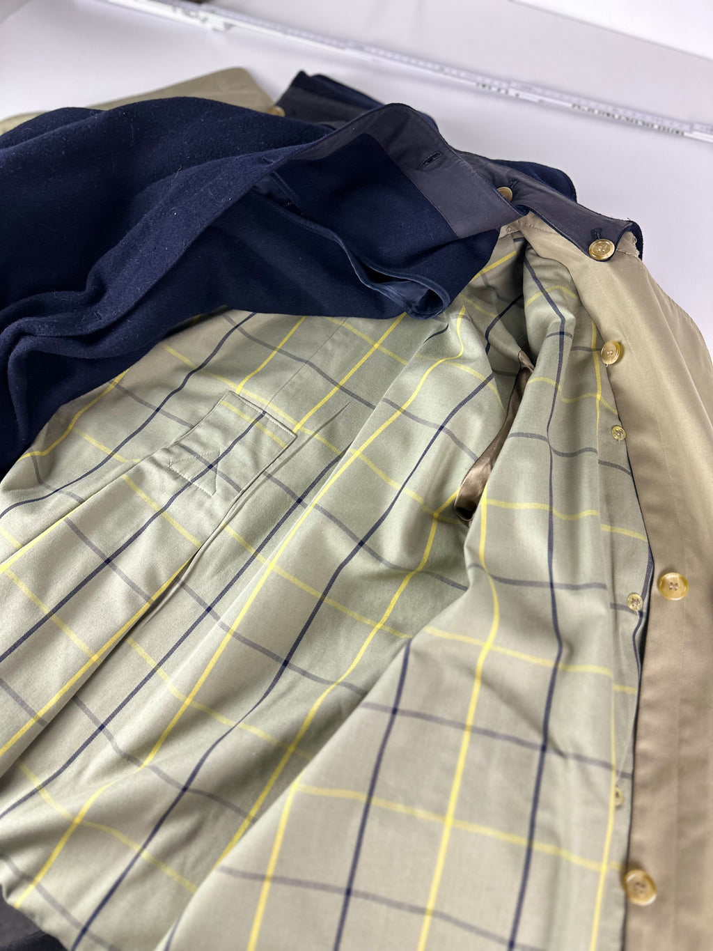 Burberrys Trenchcoat (16/XL) including Inlet