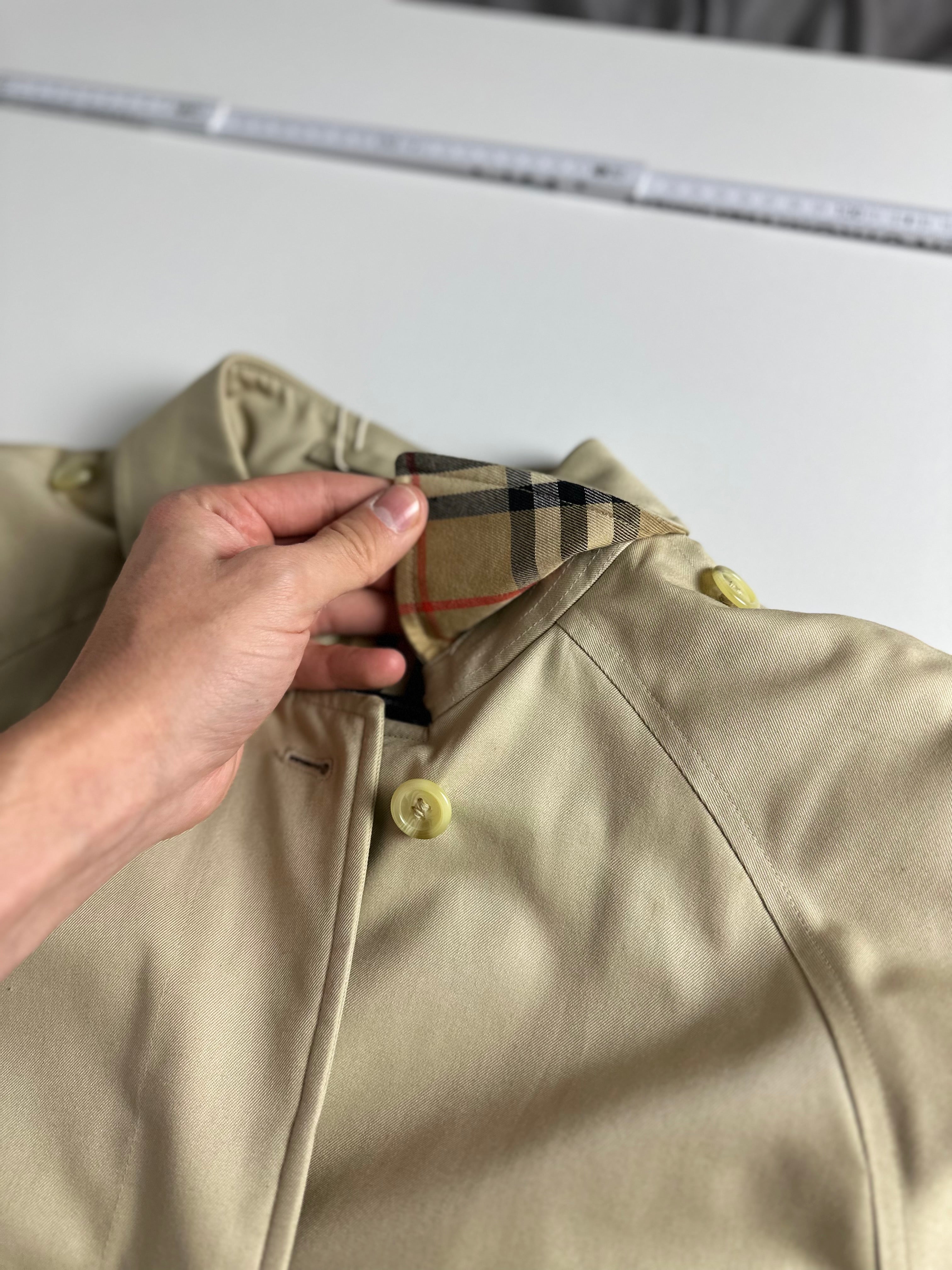 Burberrys Trenchcoat (10/S)