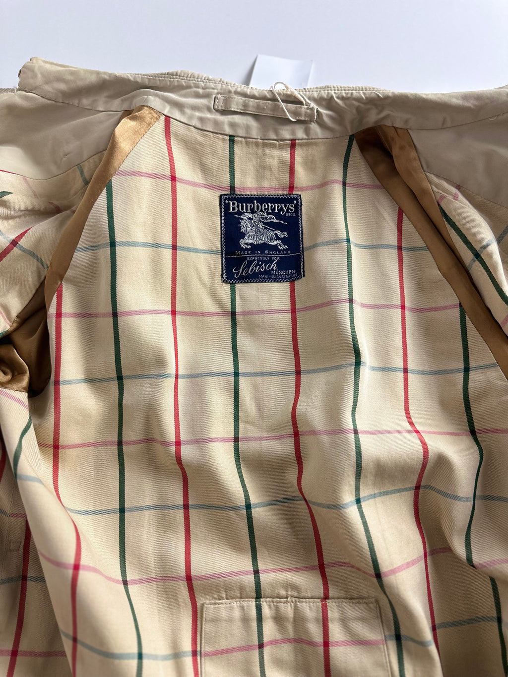 Burberrys Trenchcoat (10/S)