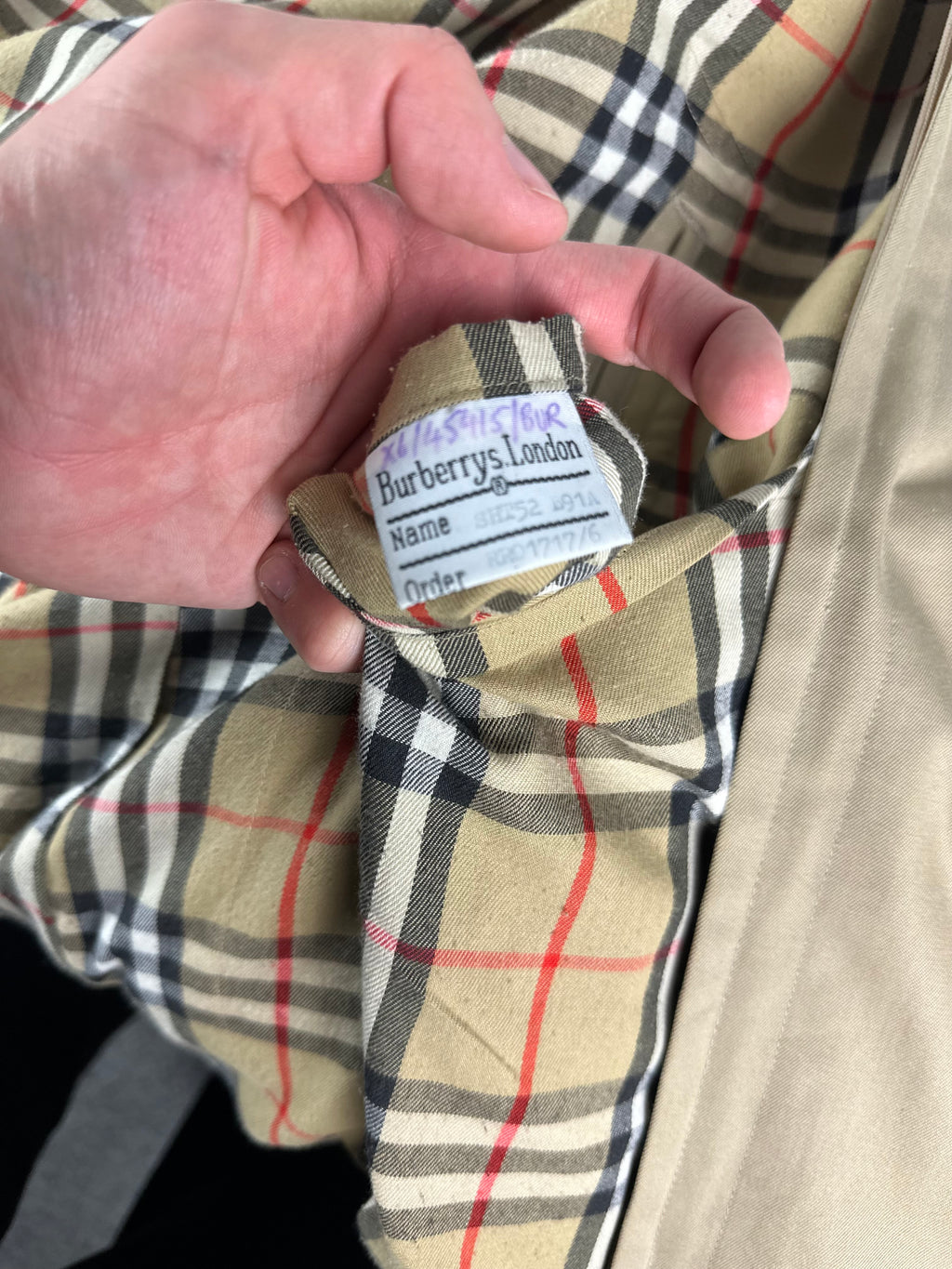 Burberrys Trenchcoat (52/L) including Inlet