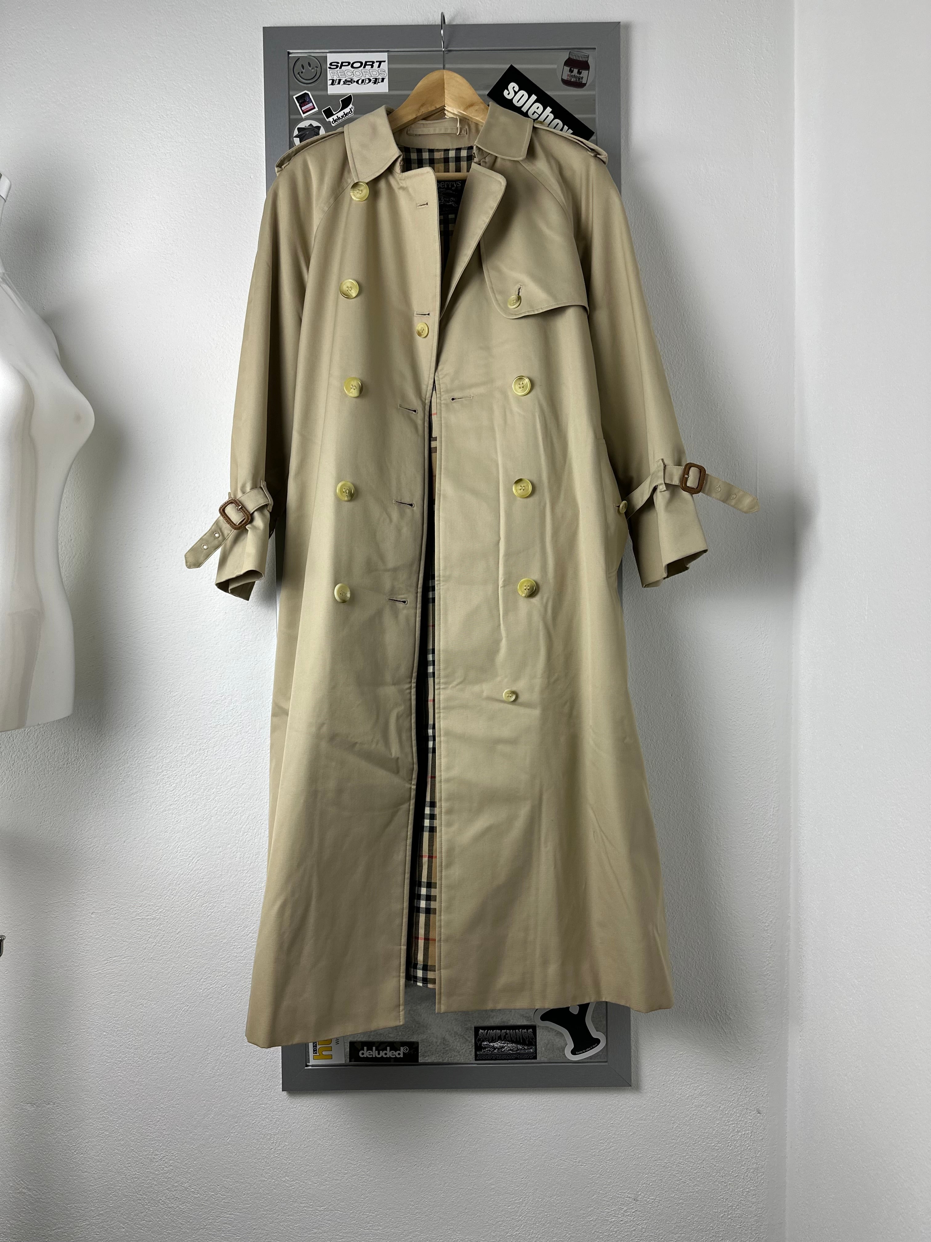 Burberrys Trenchcoat (10/S)