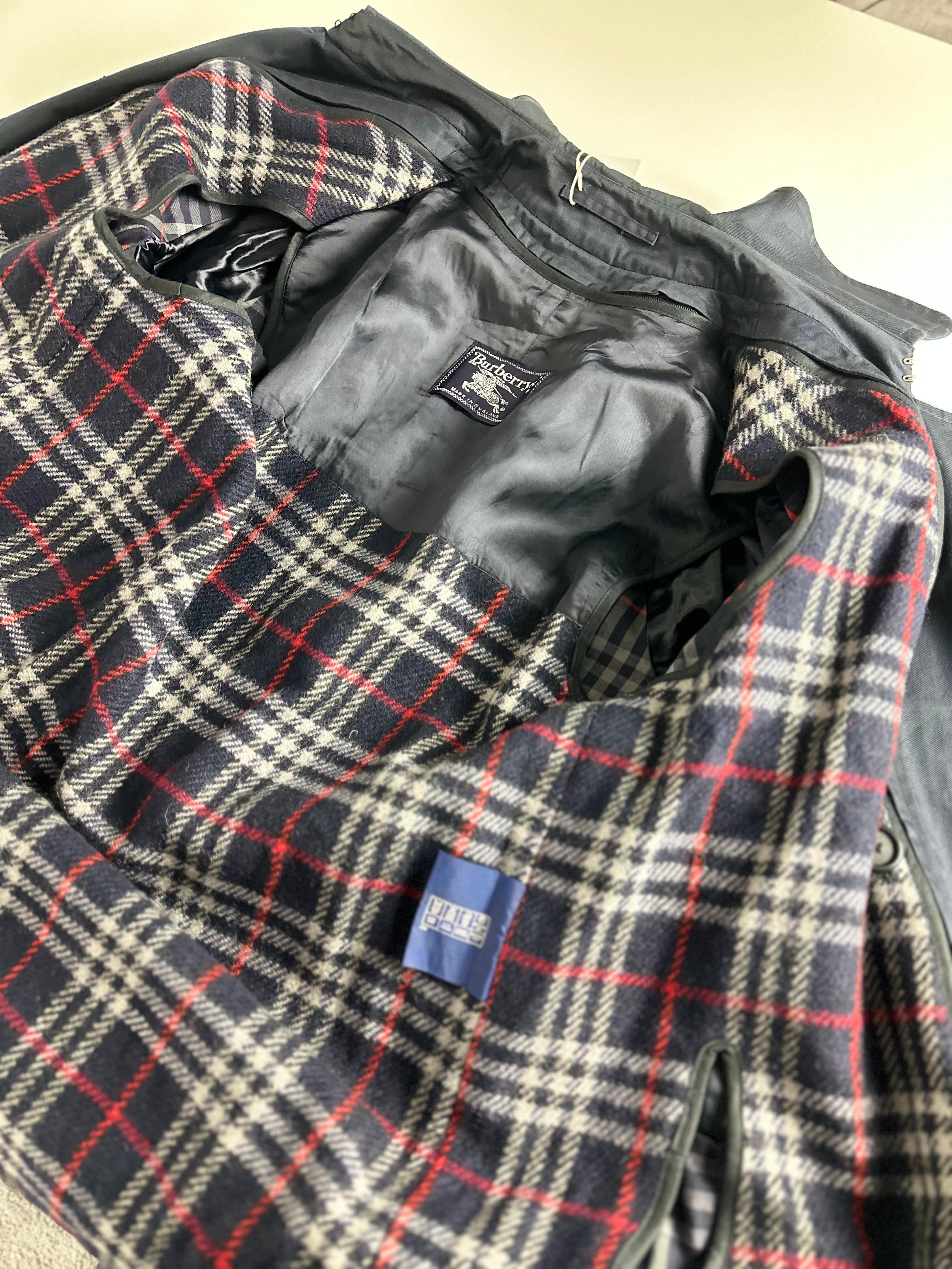 Burberrys Trenchcoat (48/M) including Inlet