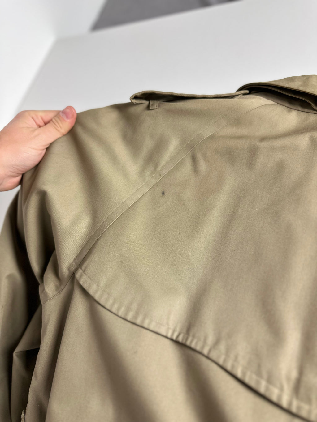 Burberrys Trenchcoat (52/L) including Inlet