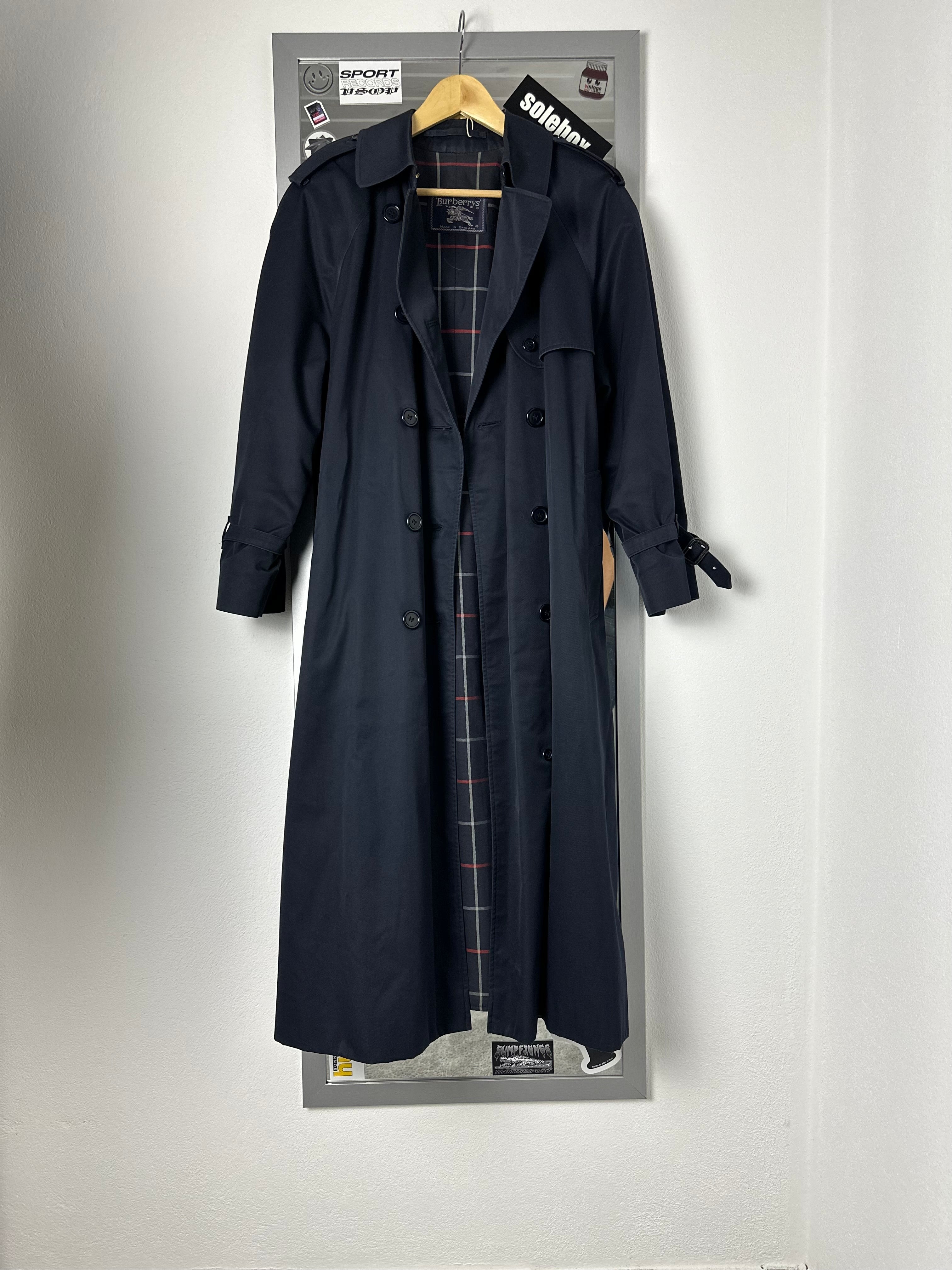 Burberrys Trenchcoat (10/S)