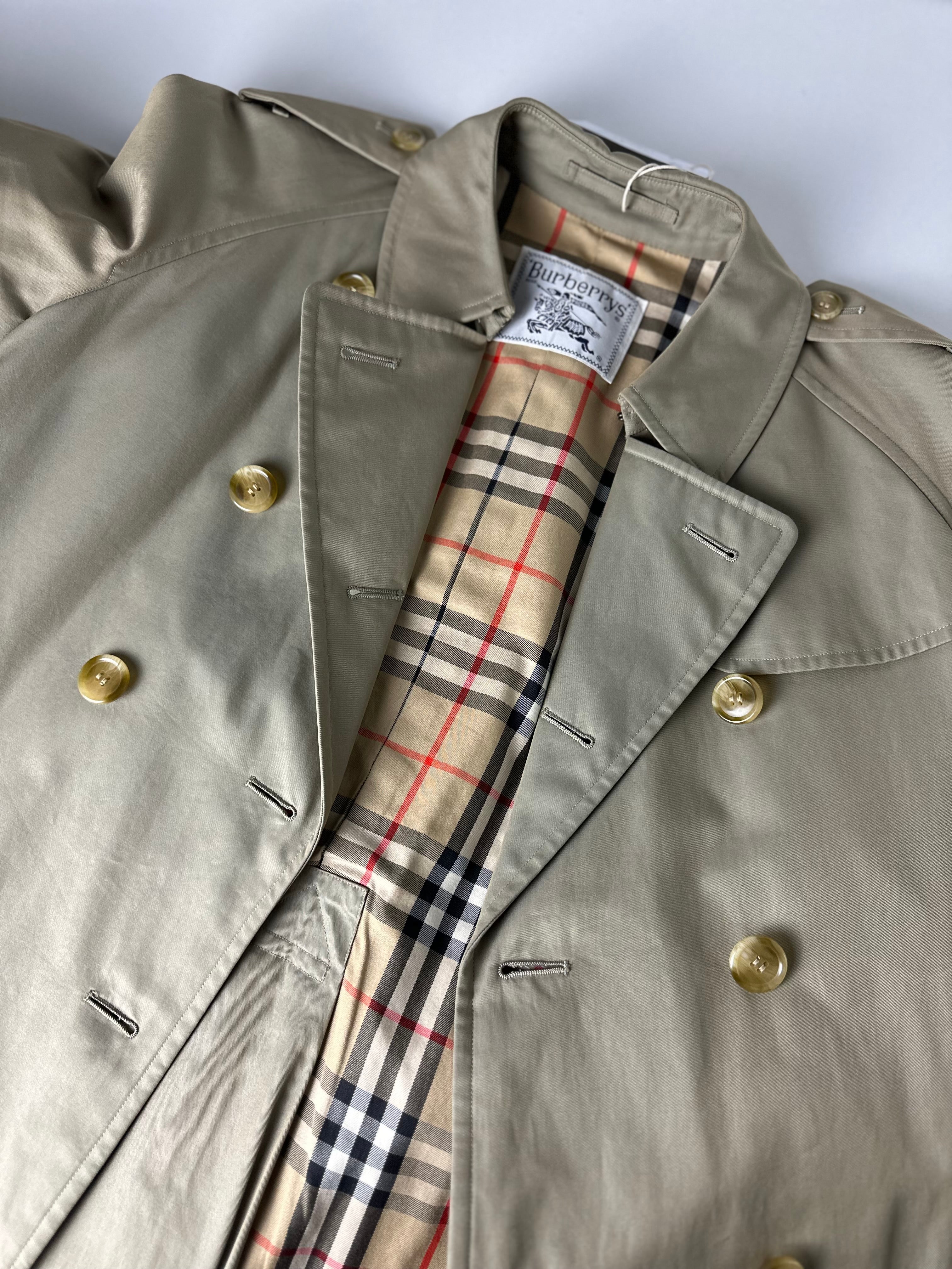 Burberrys Trenchcoat (10/S)
