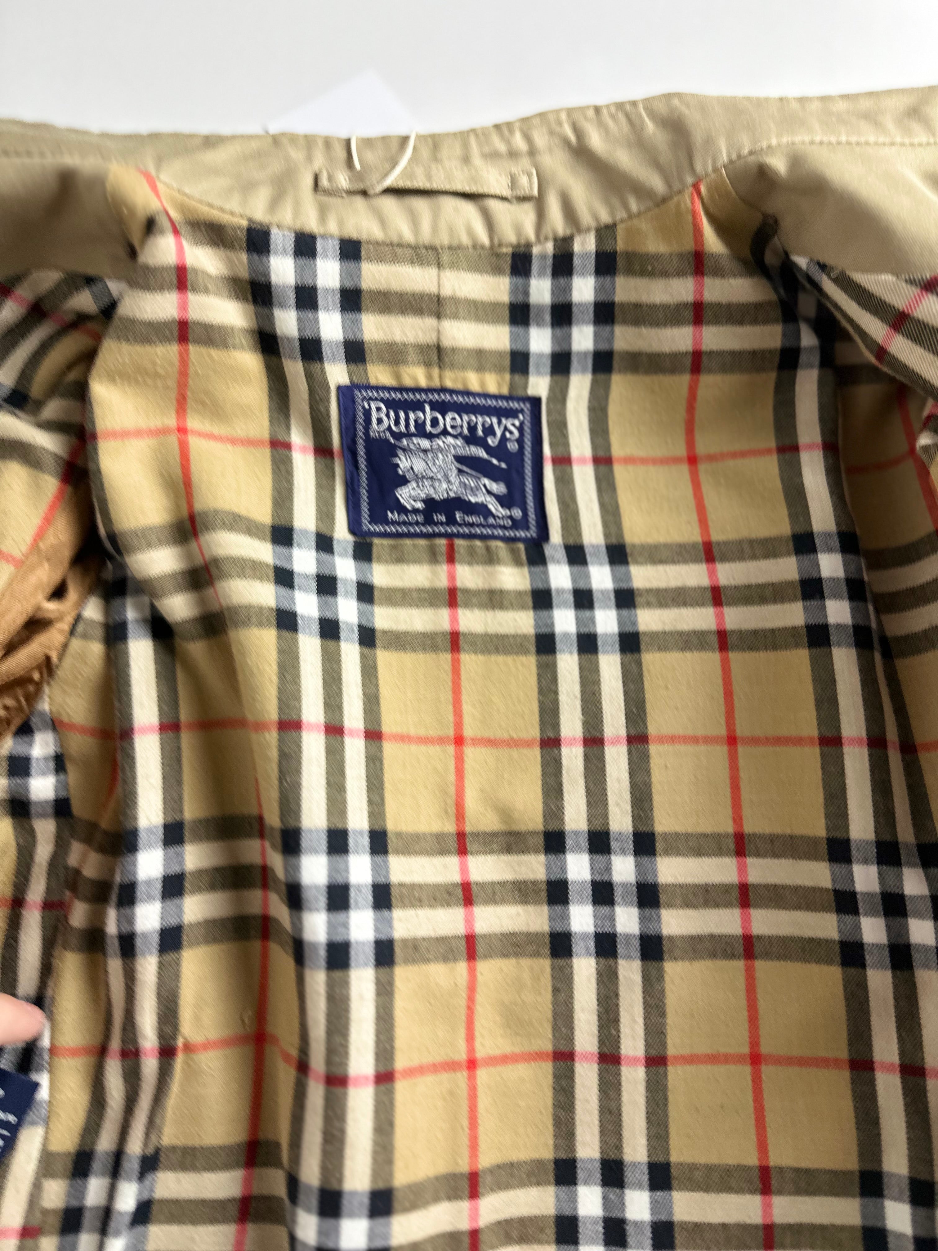 Burberrys Trenchcoat (10/S)