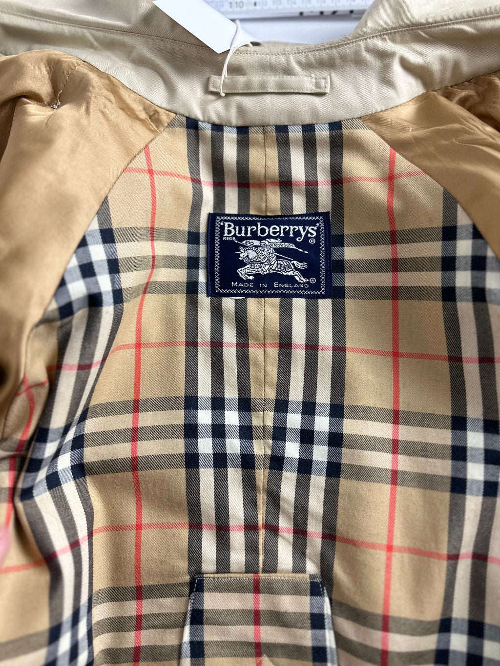 Burberrys Trenchcoat (10/S)