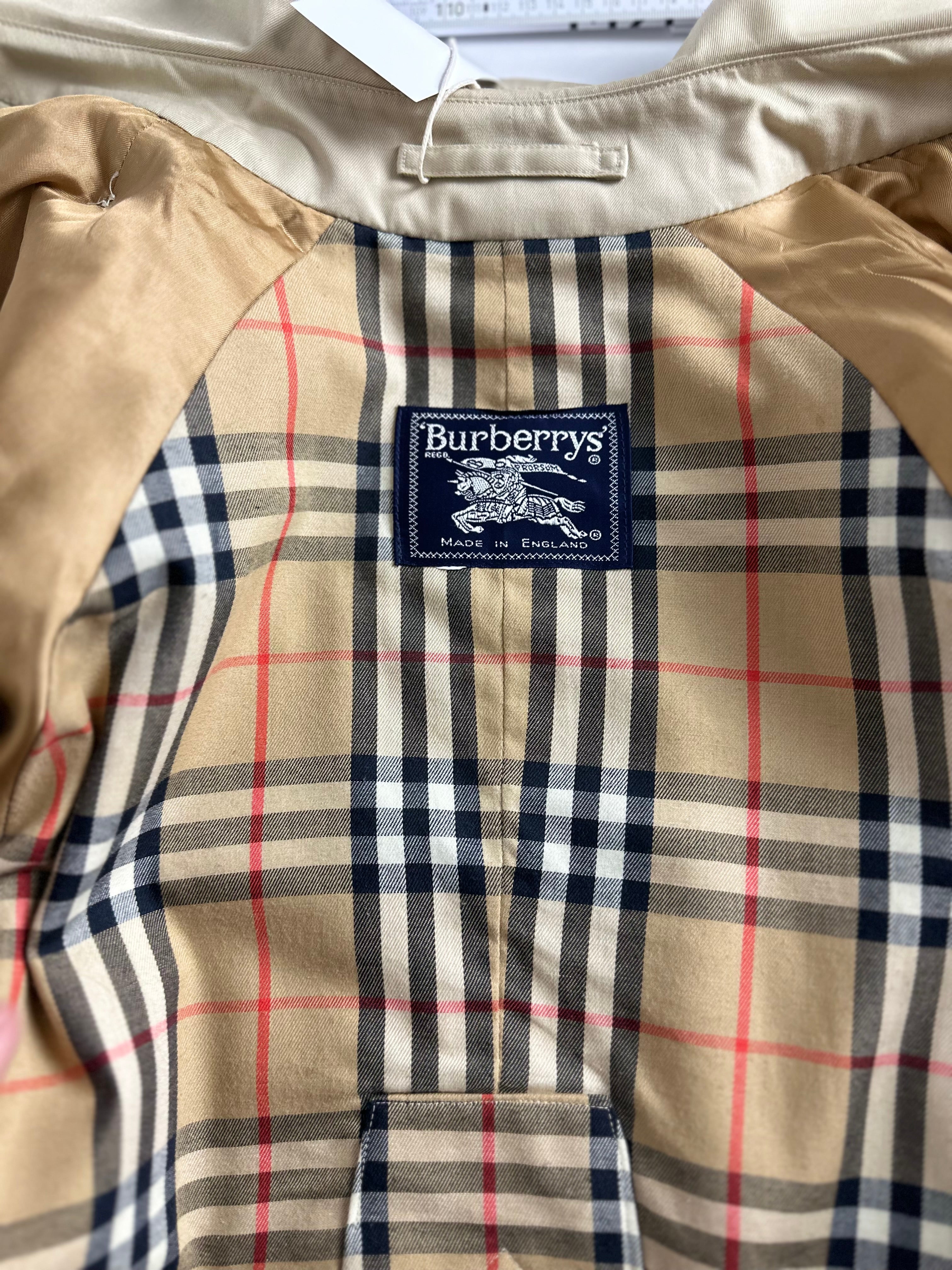 Burberrys Trenchcoat (10/S)