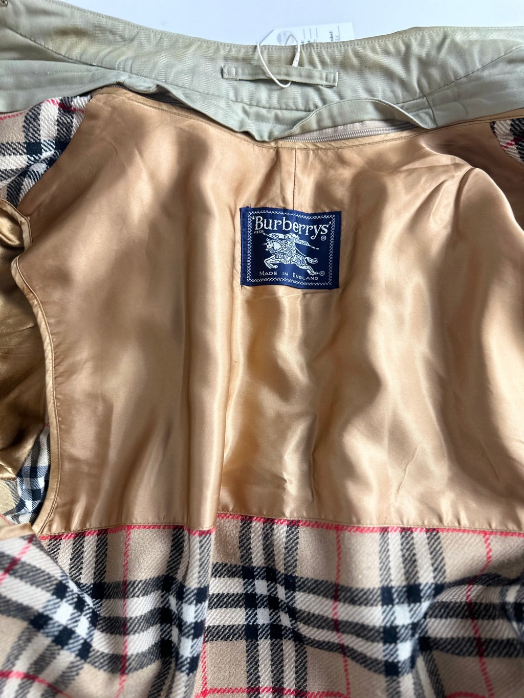 Burberrys Trenchcoat (12/M) including Inlet