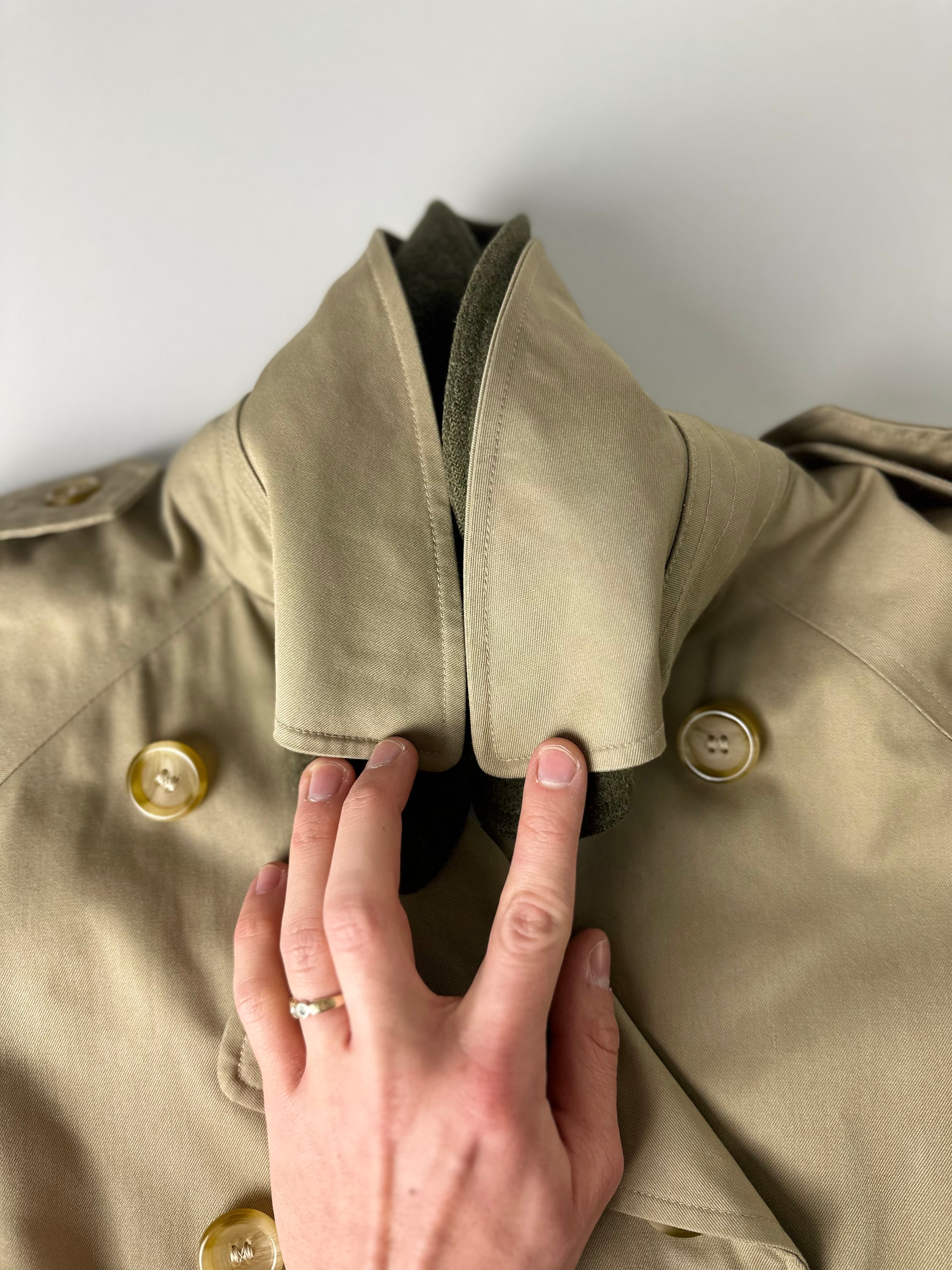 Burberrys Trenchcoat (14/L)