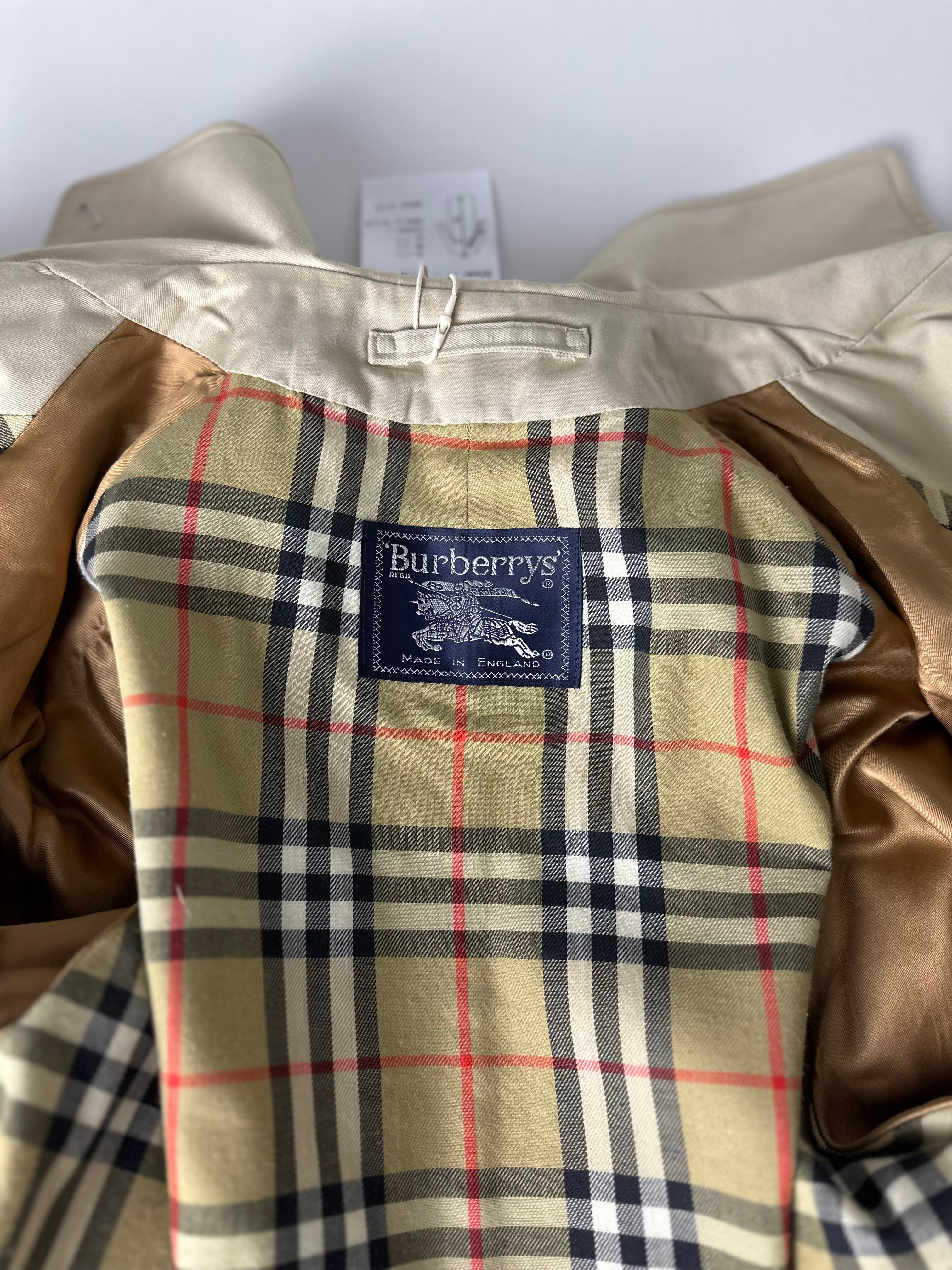 Burberrys Trenchcoat (12/M)