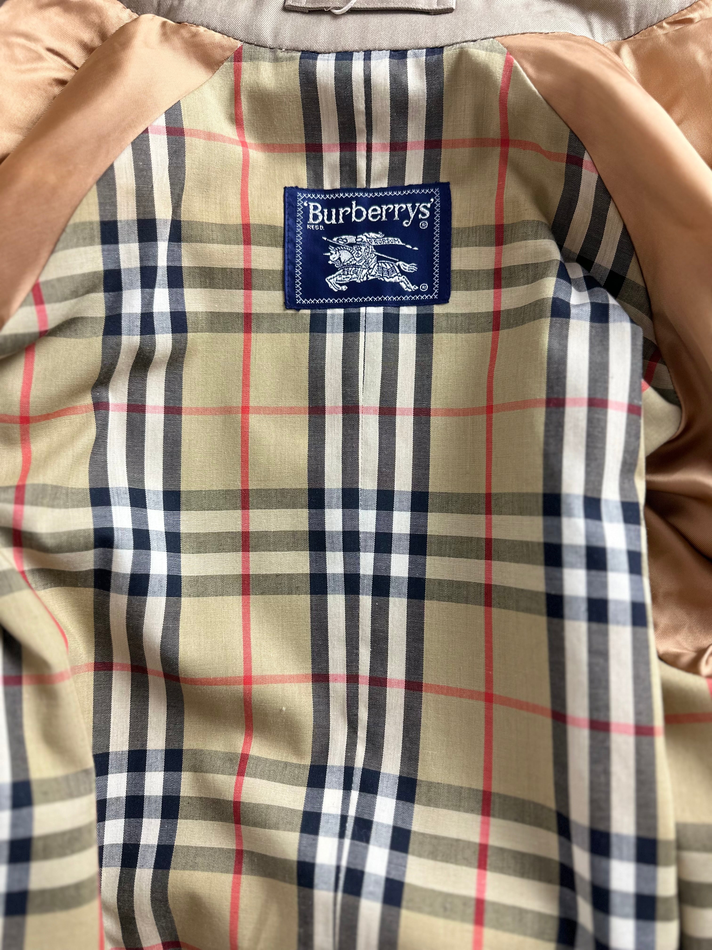 Burberrys Trenchcoat (10/S)