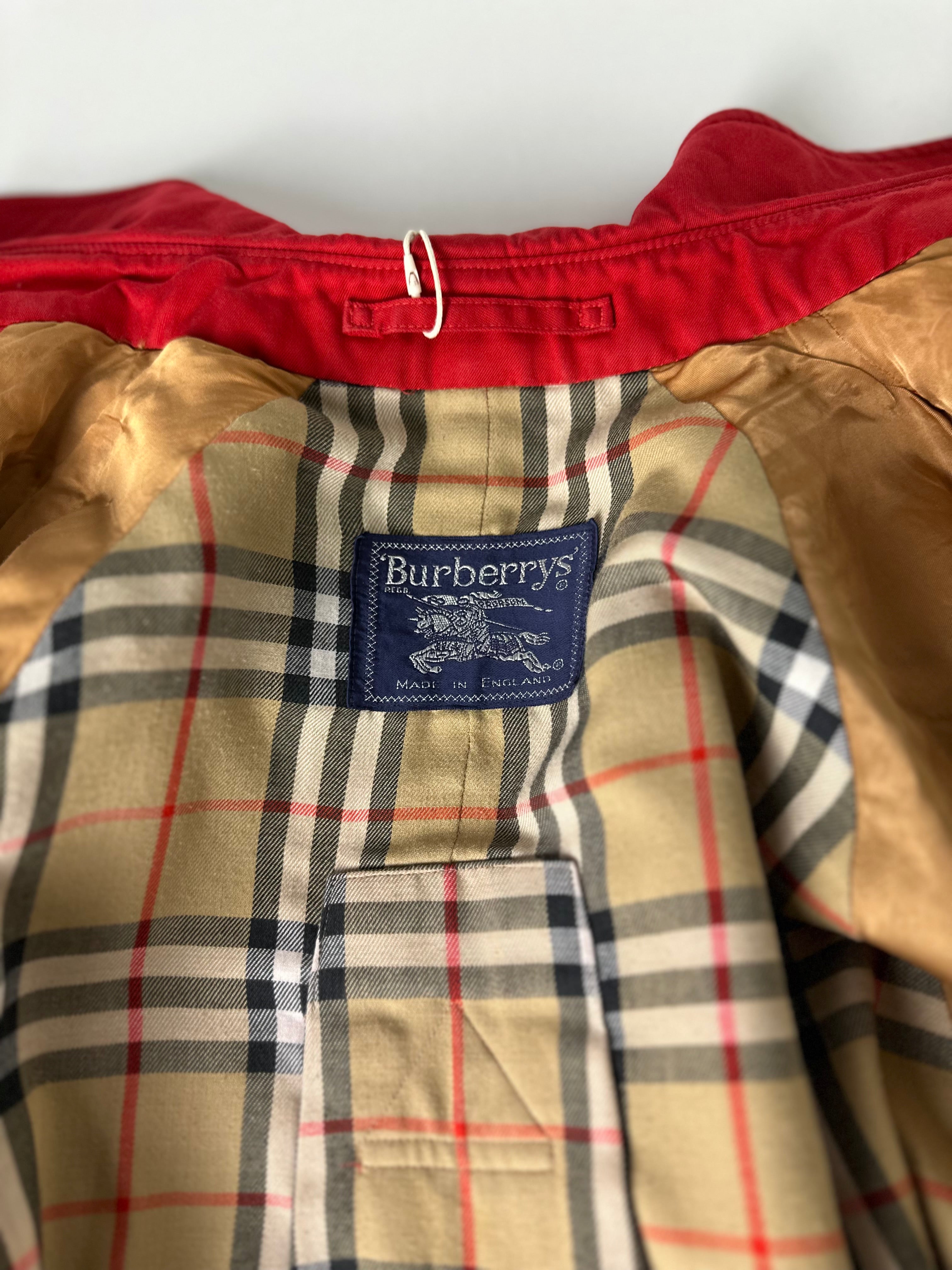 Burberrys Trenchcoat (10/S)